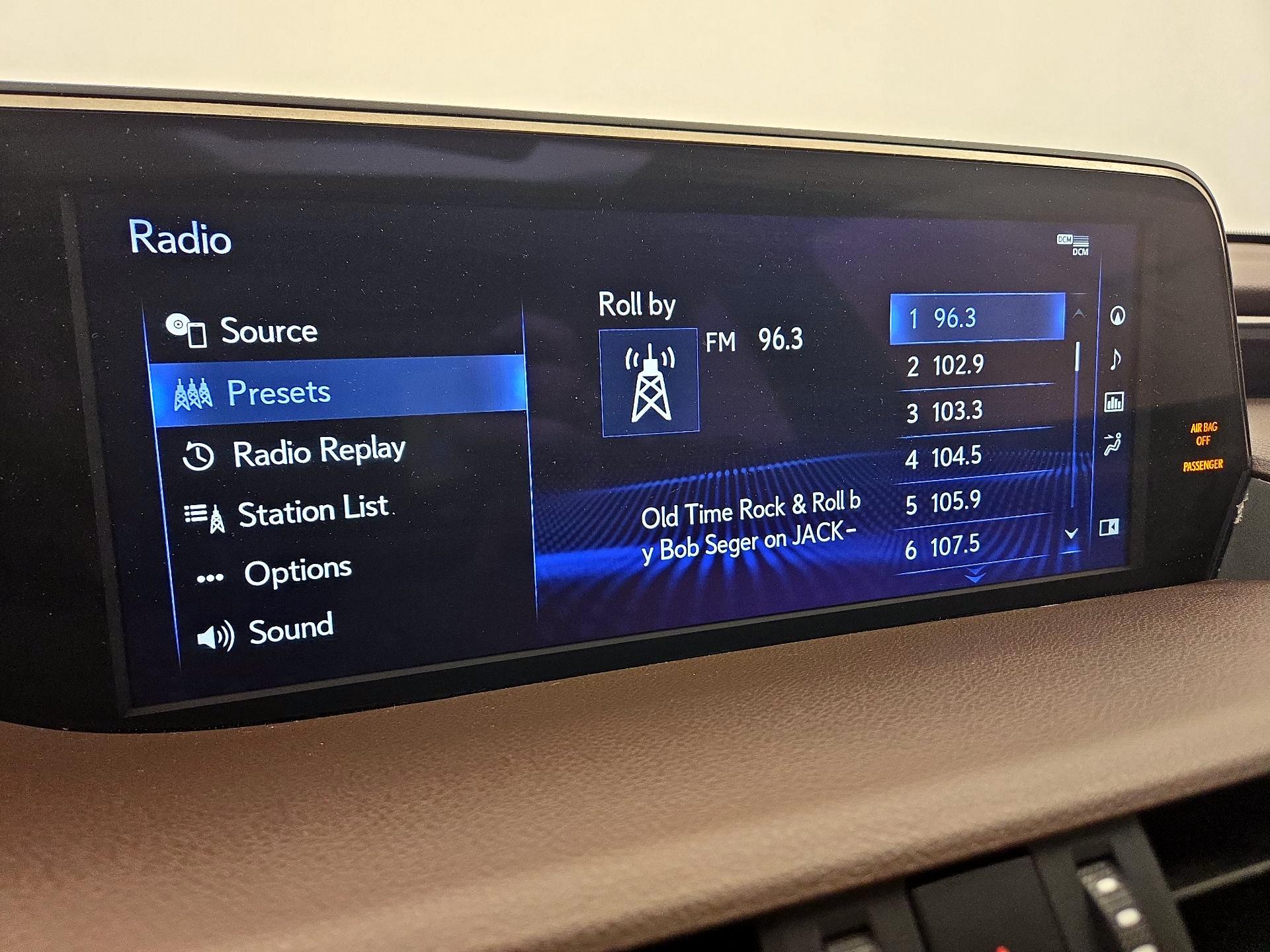 Thumbnail: 2021 Lexus ES - 16