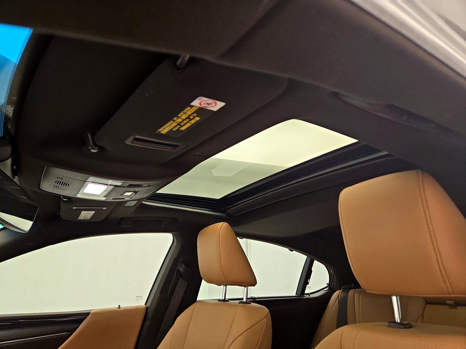 Thumbnail: 2021 Lexus ES - 20
