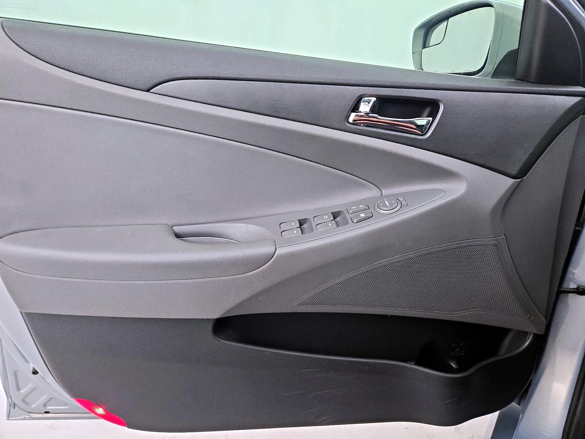 Thumbnail: 2014 Hyundai Sonata - 12