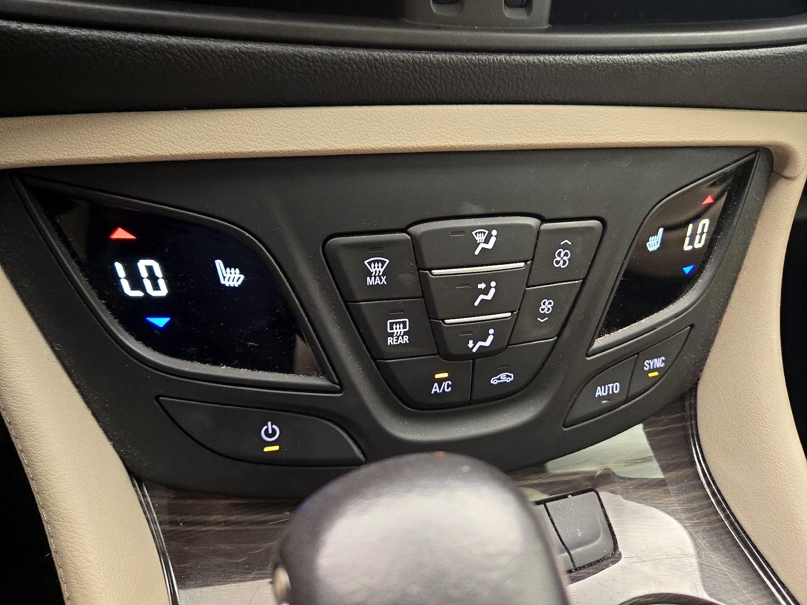 2019 Buick Envision Essence - Photo 18