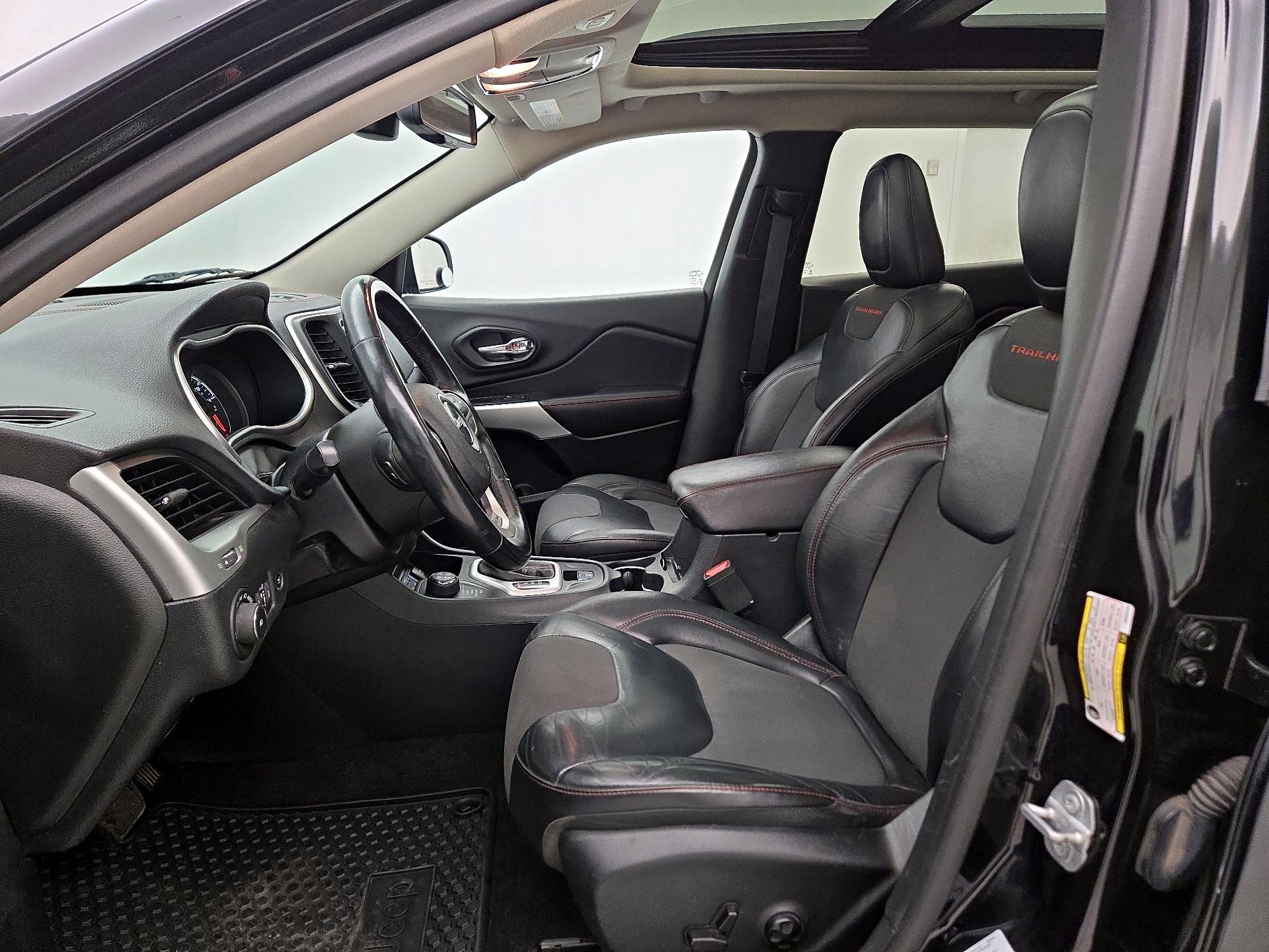 Thumbnail: 2017 Jeep Cherokee - 11