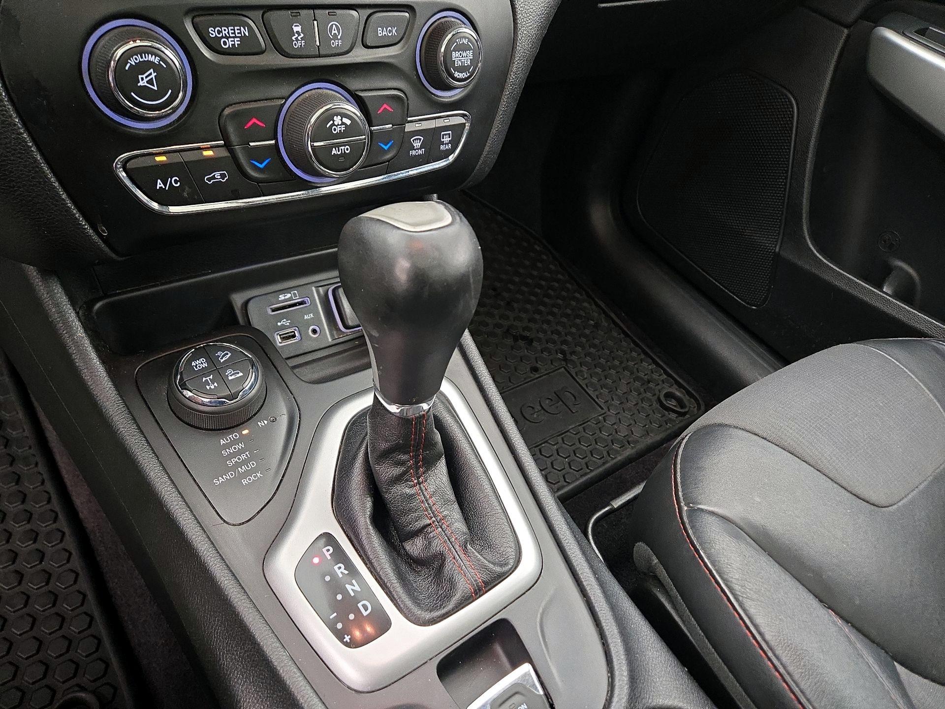 Thumbnail: 2017 Jeep Cherokee - 17