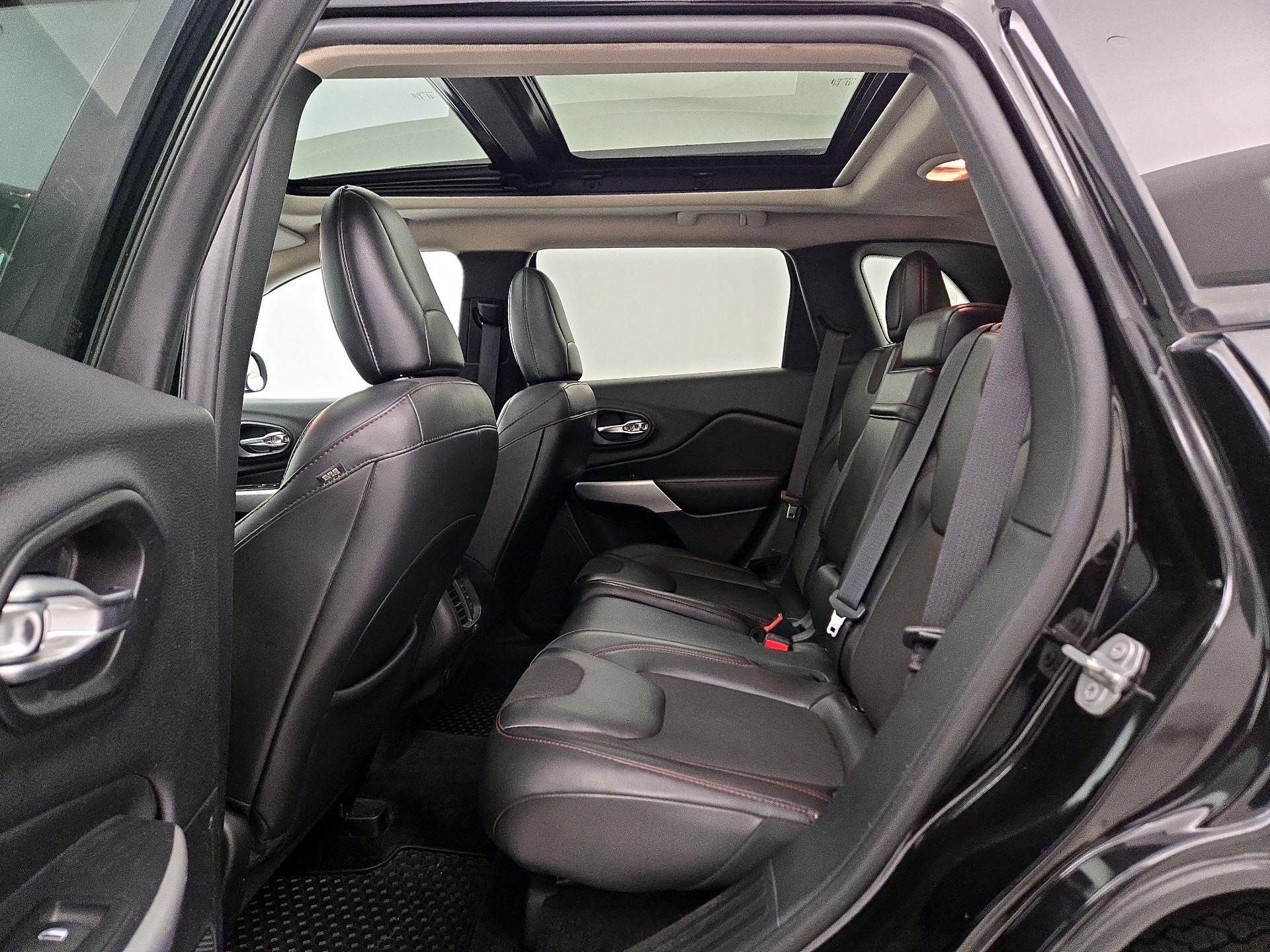 Thumbnail: 2017 Jeep Cherokee - 20