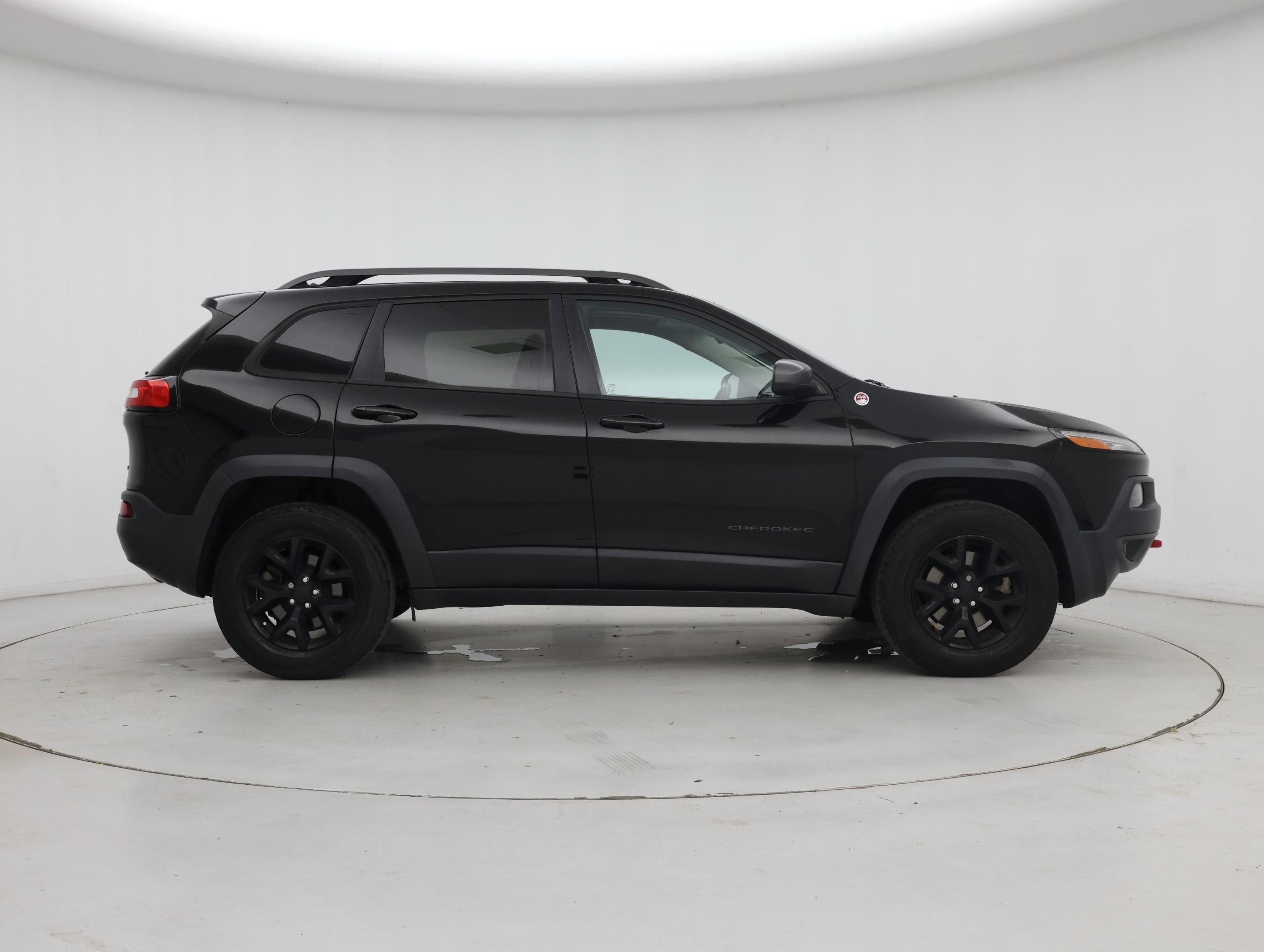 Thumbnail: 2017 Jeep Cherokee - 7