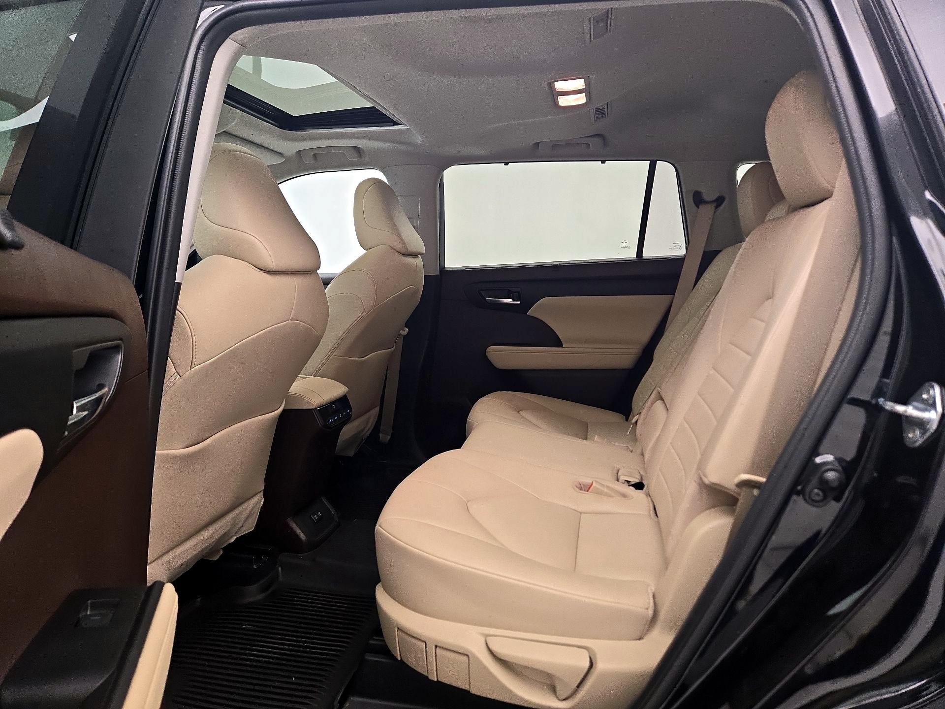 Thumbnail: 2021 Toyota Highlander - 20