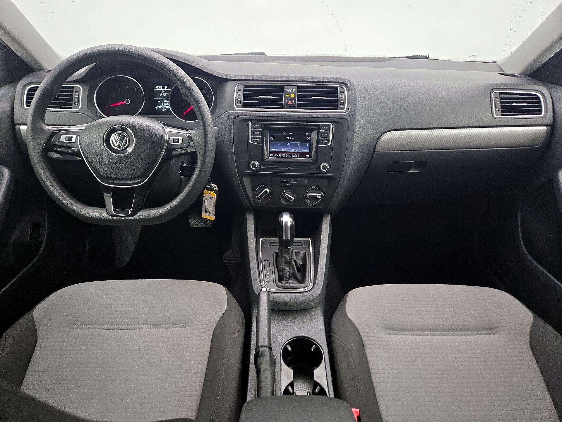 Thumbnail: 2017 Volkswagen Jetta - 9