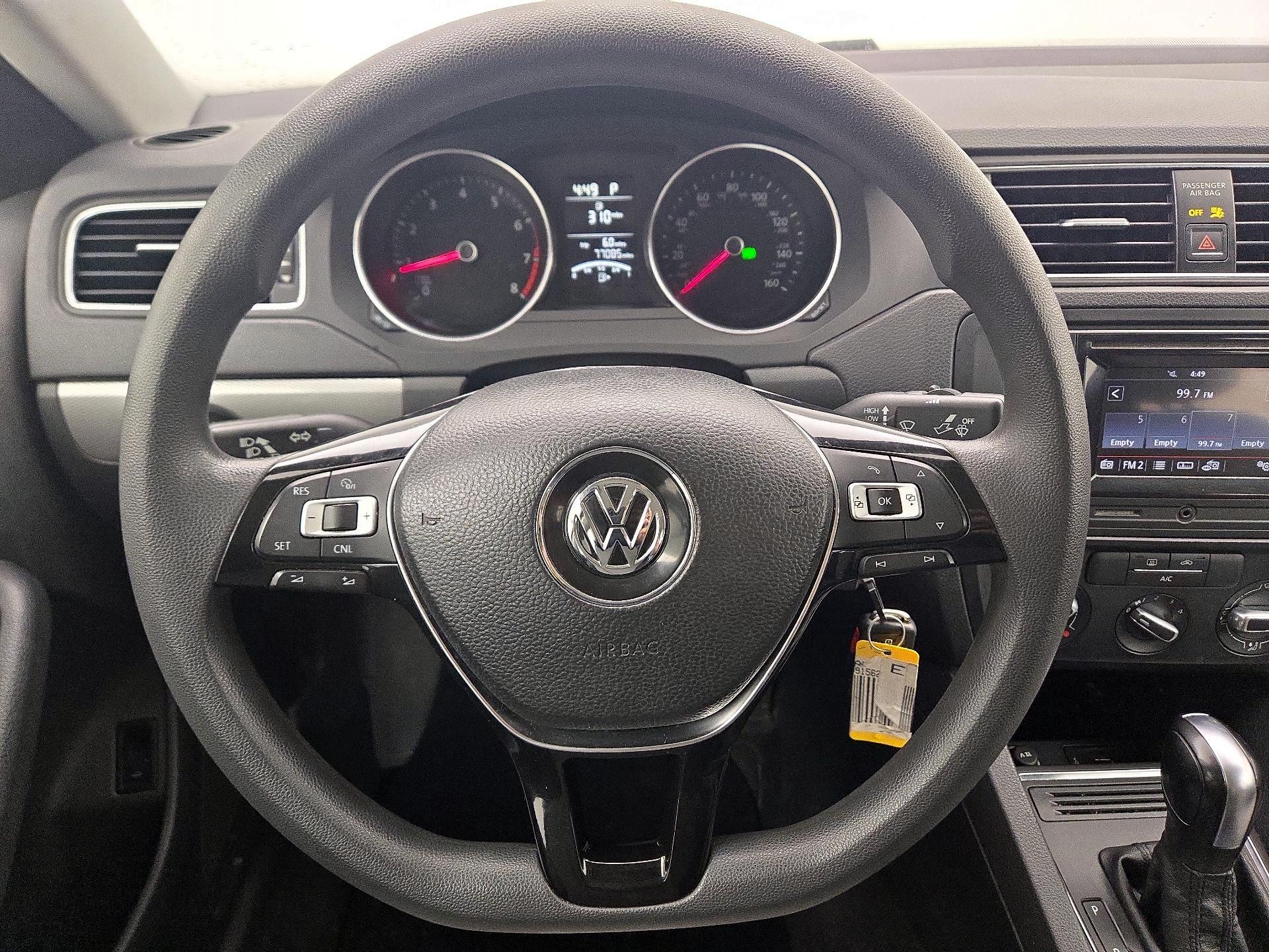 Thumbnail: 2017 Volkswagen Jetta - 10