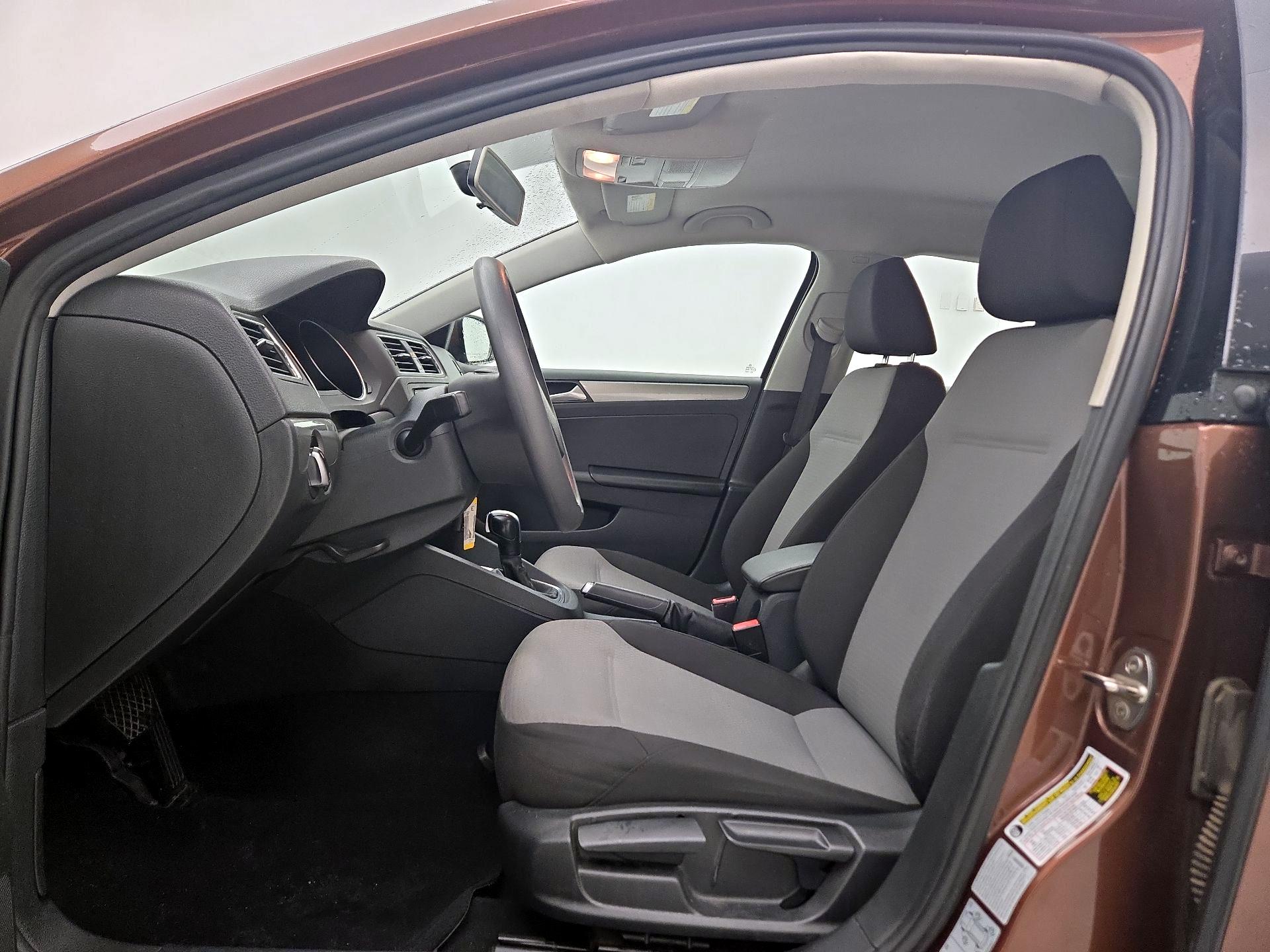 Thumbnail: 2017 Volkswagen Jetta - 11
