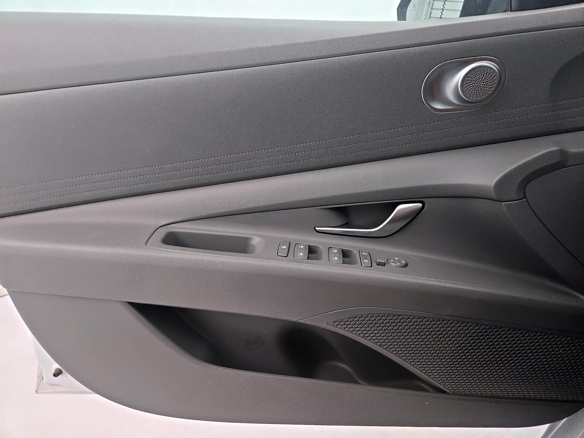 Thumbnail: 2022 Hyundai Elantra - 12