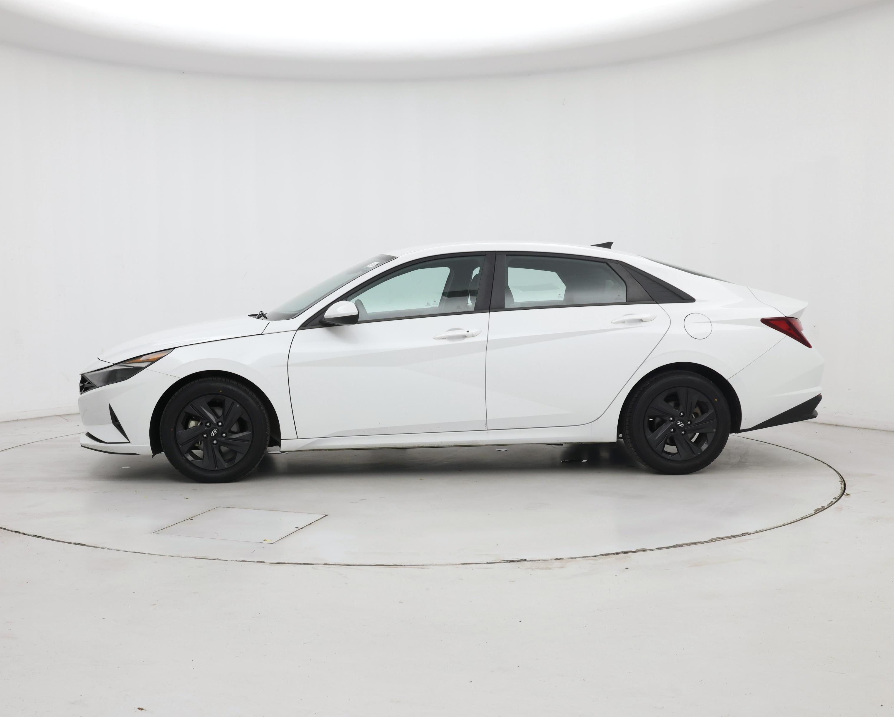 Thumbnail: 2022 Hyundai Elantra - 3