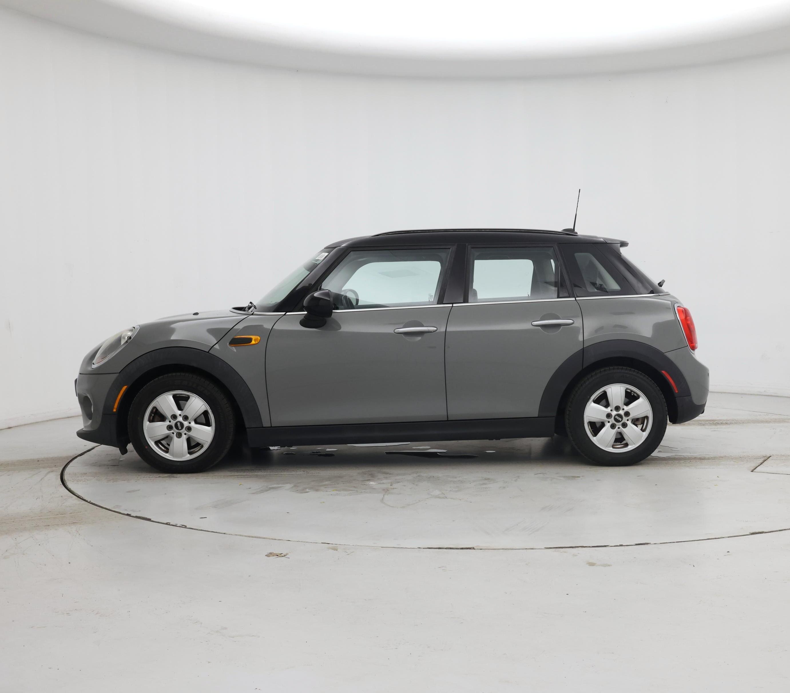 Thumbnail: 2017 MINI Cooper Hardtop - 3