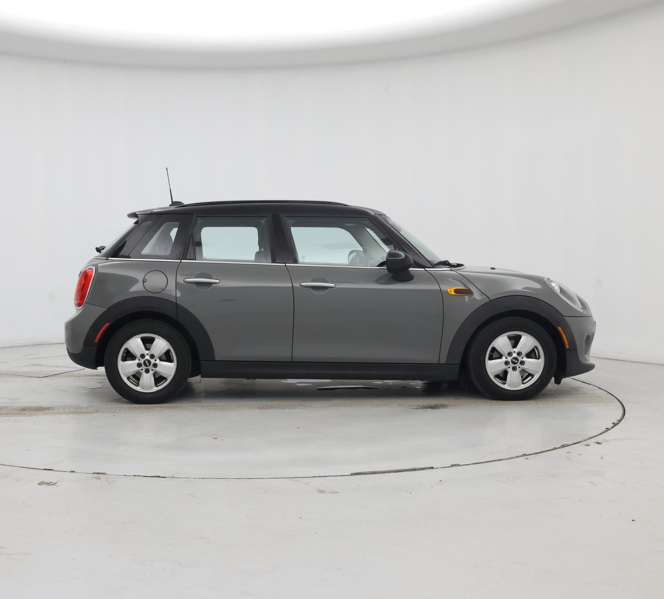 Thumbnail: 2017 MINI Cooper Hardtop - 7