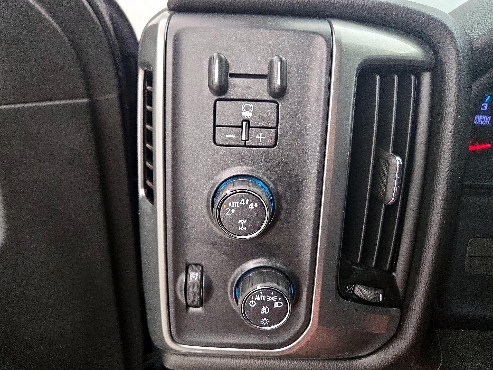 Thumbnail: 2017 Chevrolet Silverado 1500 - 13