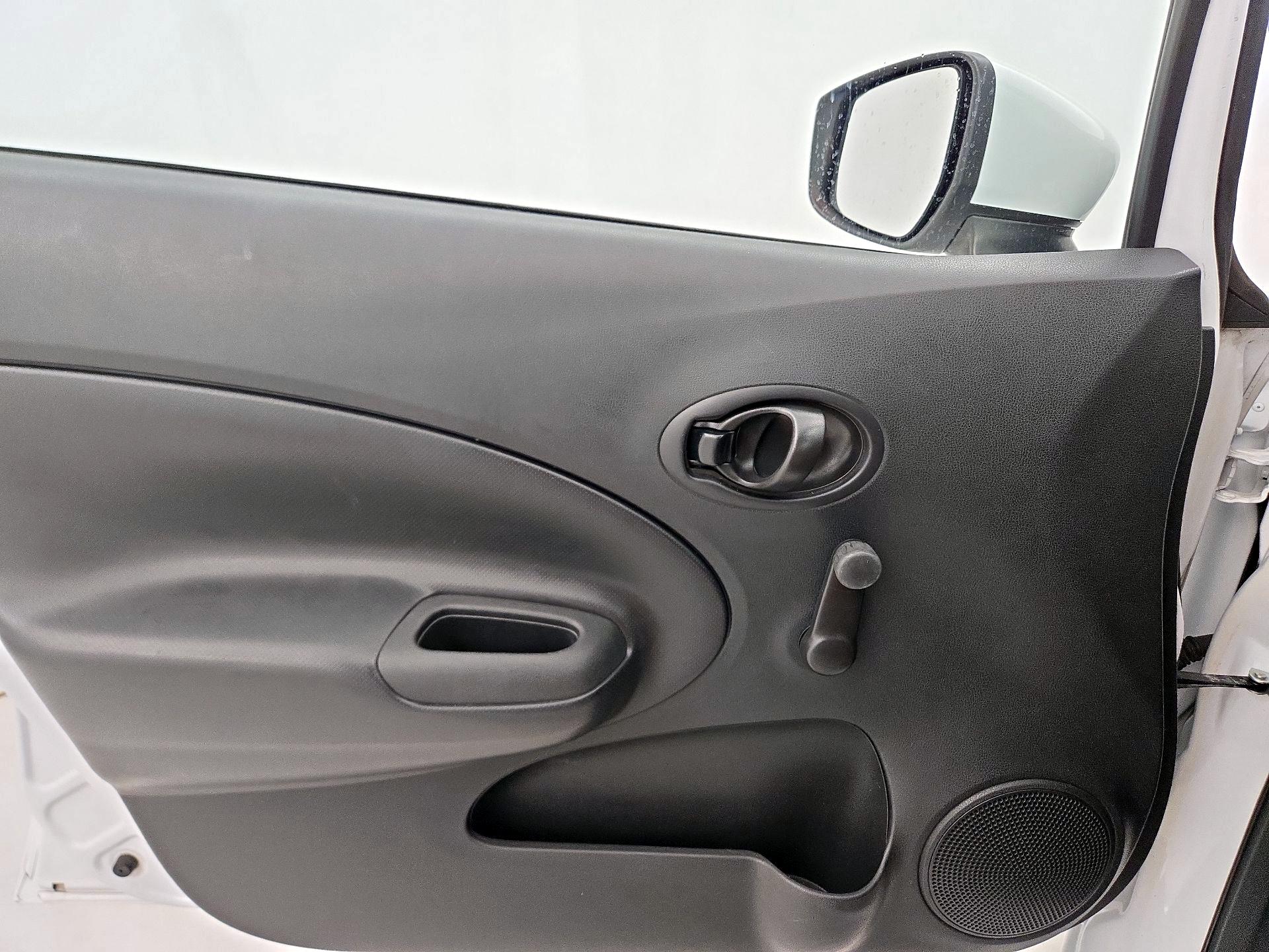 Thumbnail: 2016 Nissan Versa Note - 12