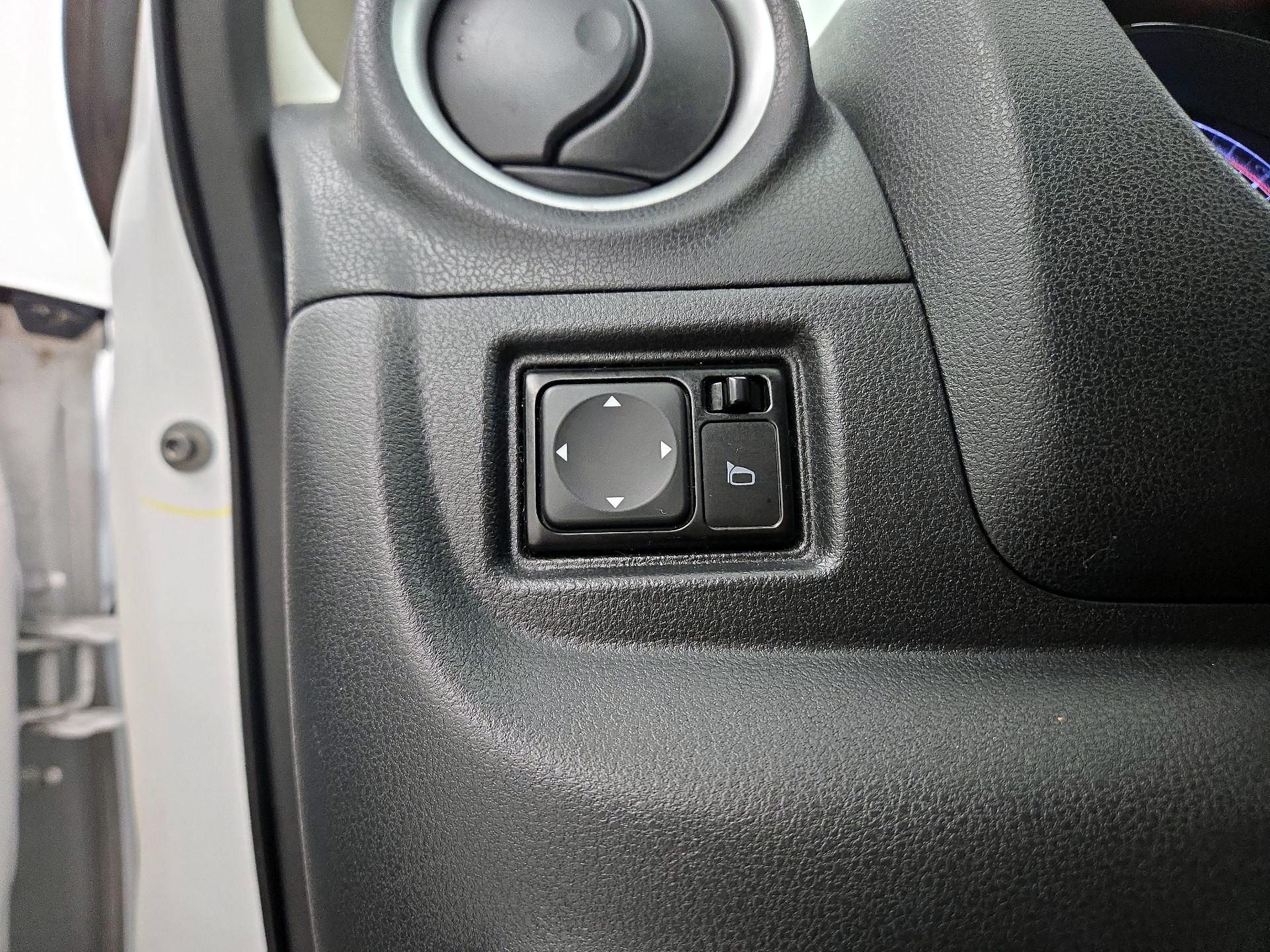 Thumbnail: 2016 Nissan Versa Note - 13