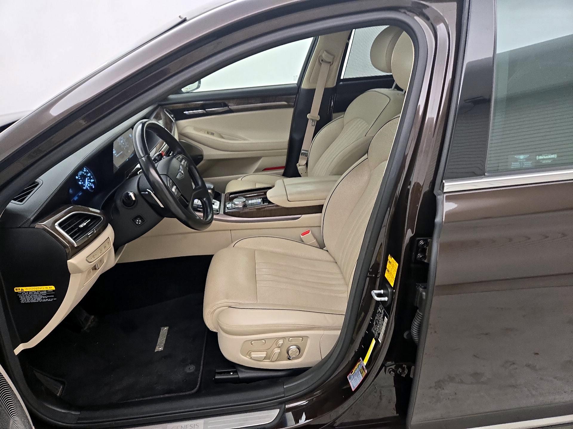 Thumbnail: 2019 Genesis G90 - 11