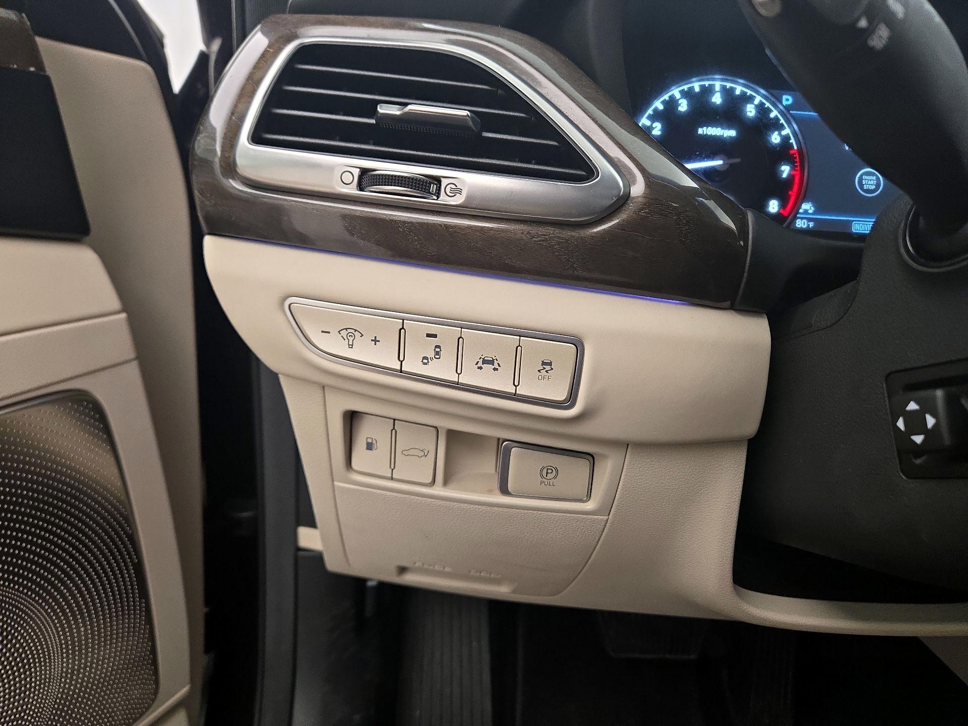 Thumbnail: 2019 Genesis G90 - 13