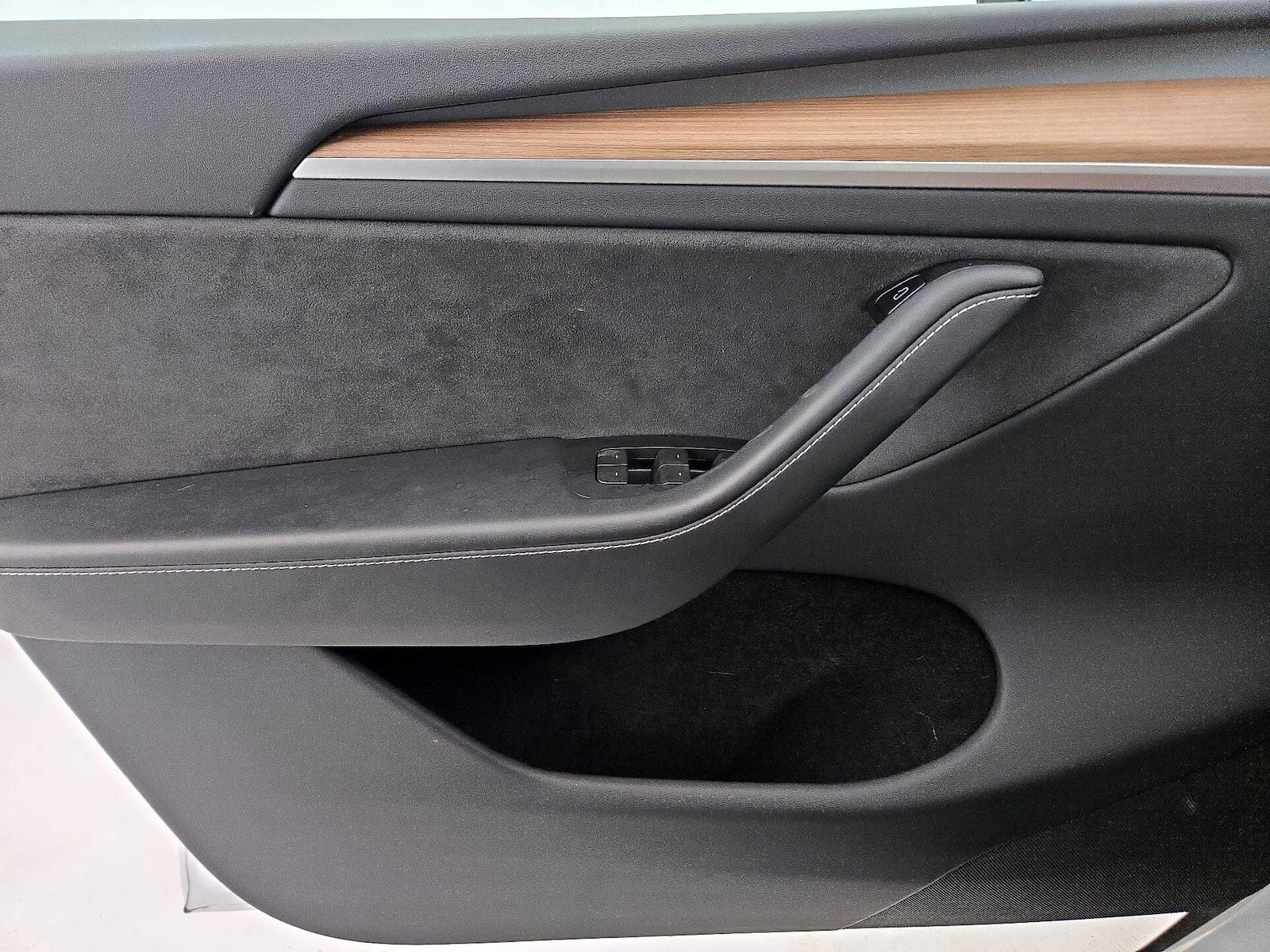 2024 Tesla Model Y Long Range - Photo 13
