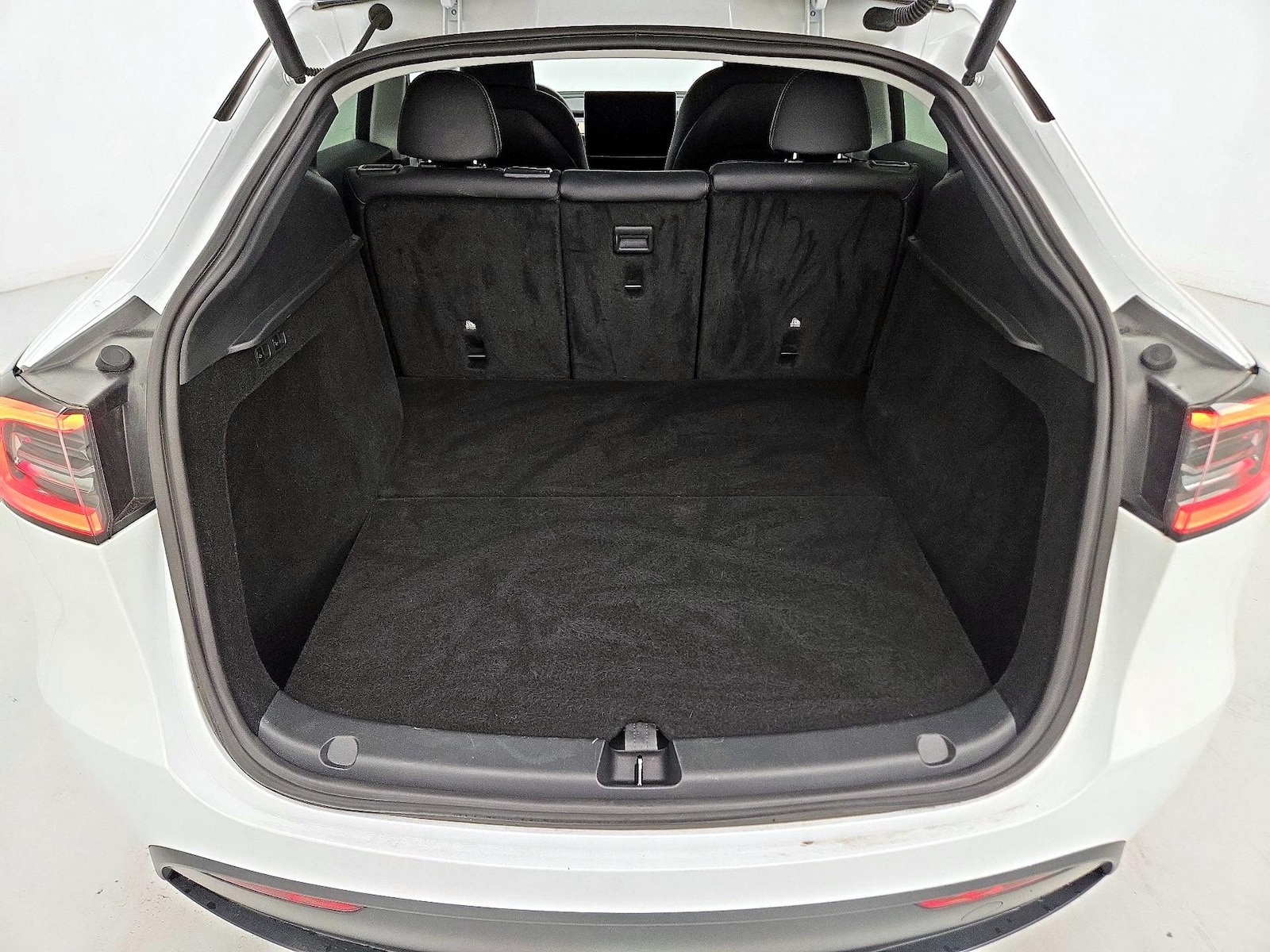 2024 Tesla Model Y Long Range - Photo 20