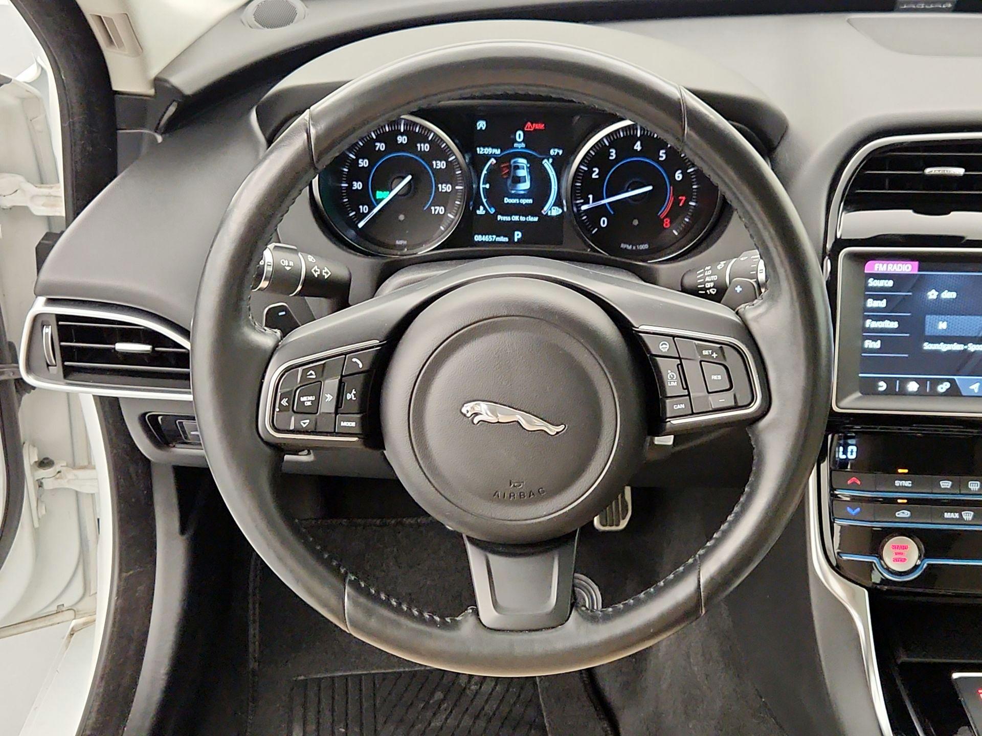 Thumbnail: 2019 Jaguar XE - 10