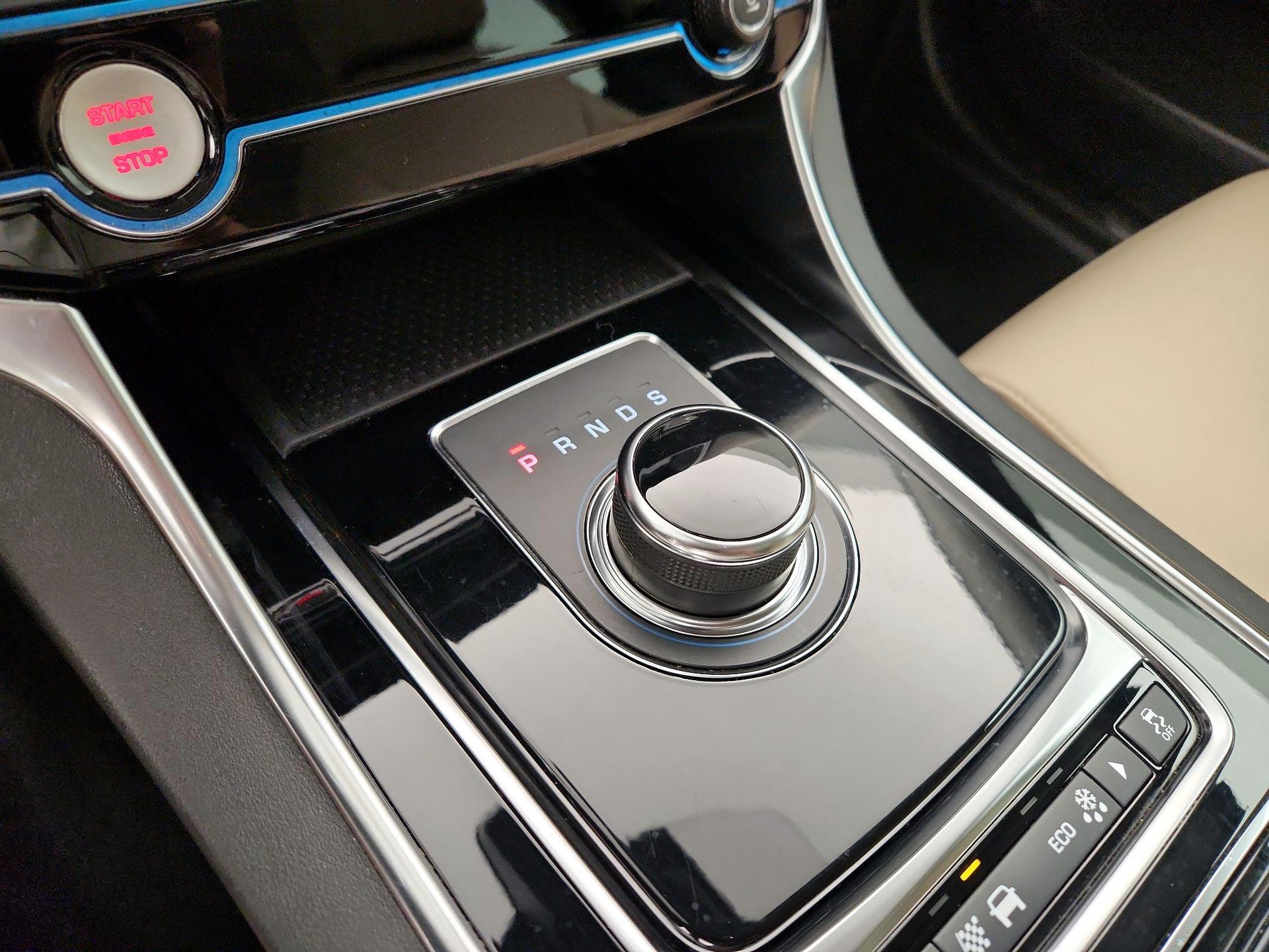 Thumbnail: 2019 Jaguar XE - 17