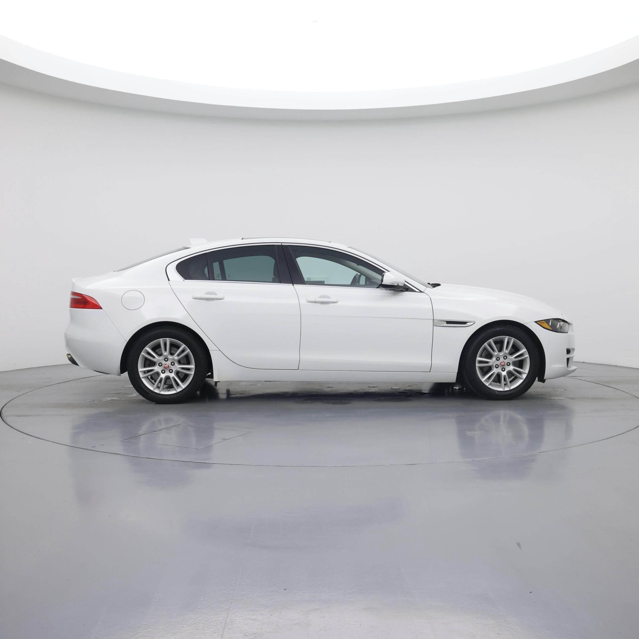 Thumbnail: 2019 Jaguar XE - 7