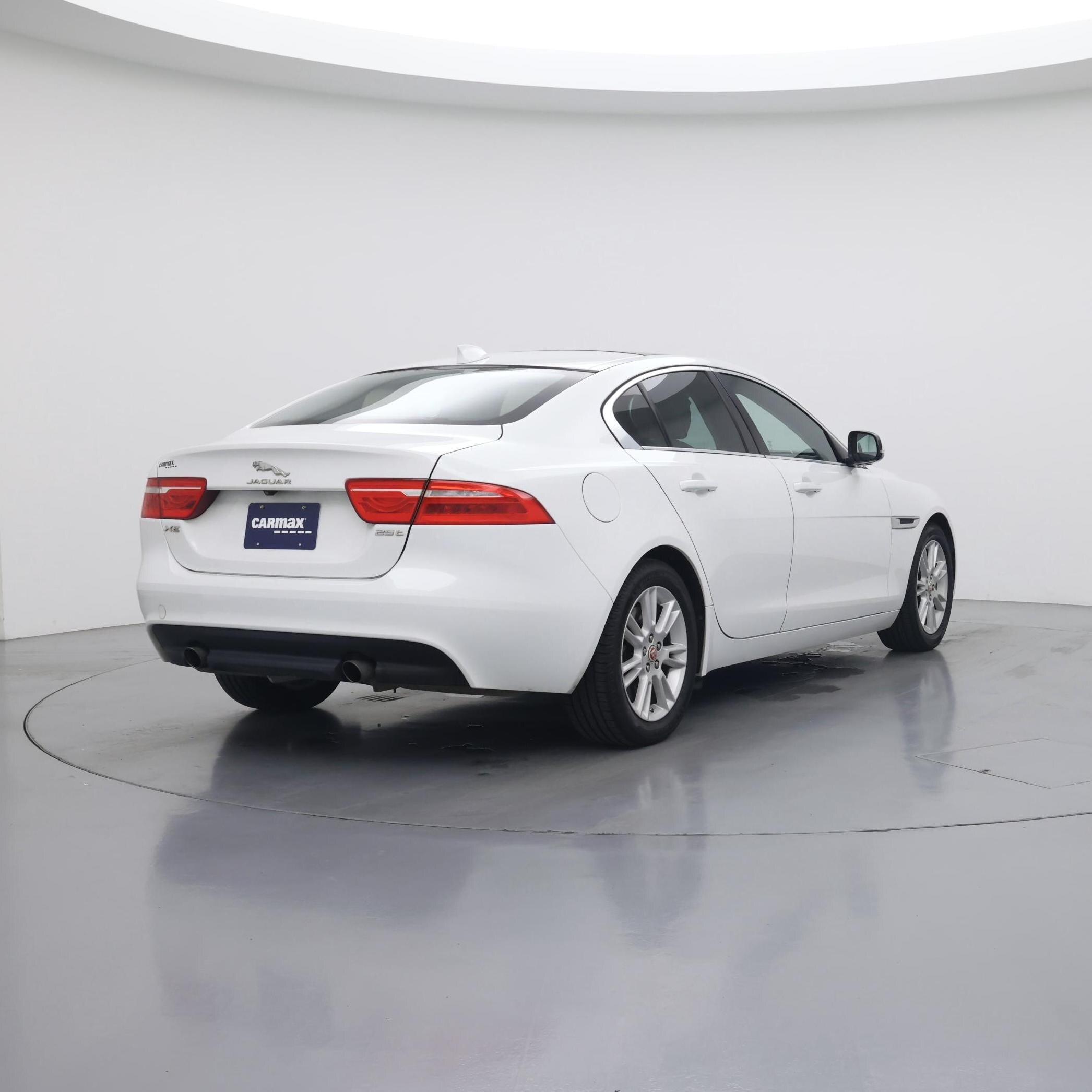 Thumbnail: 2019 Jaguar XE - 8