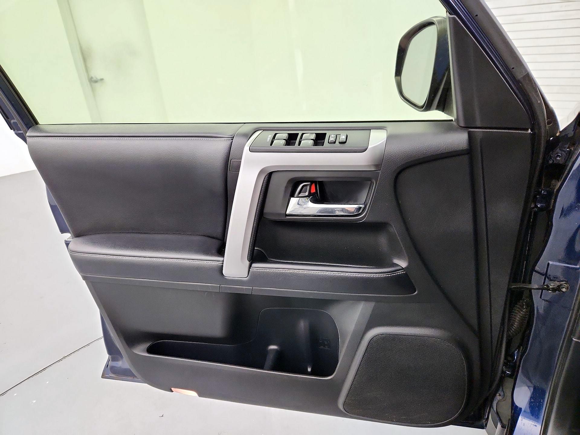 Thumbnail: 2017 Toyota 4Runner - 12