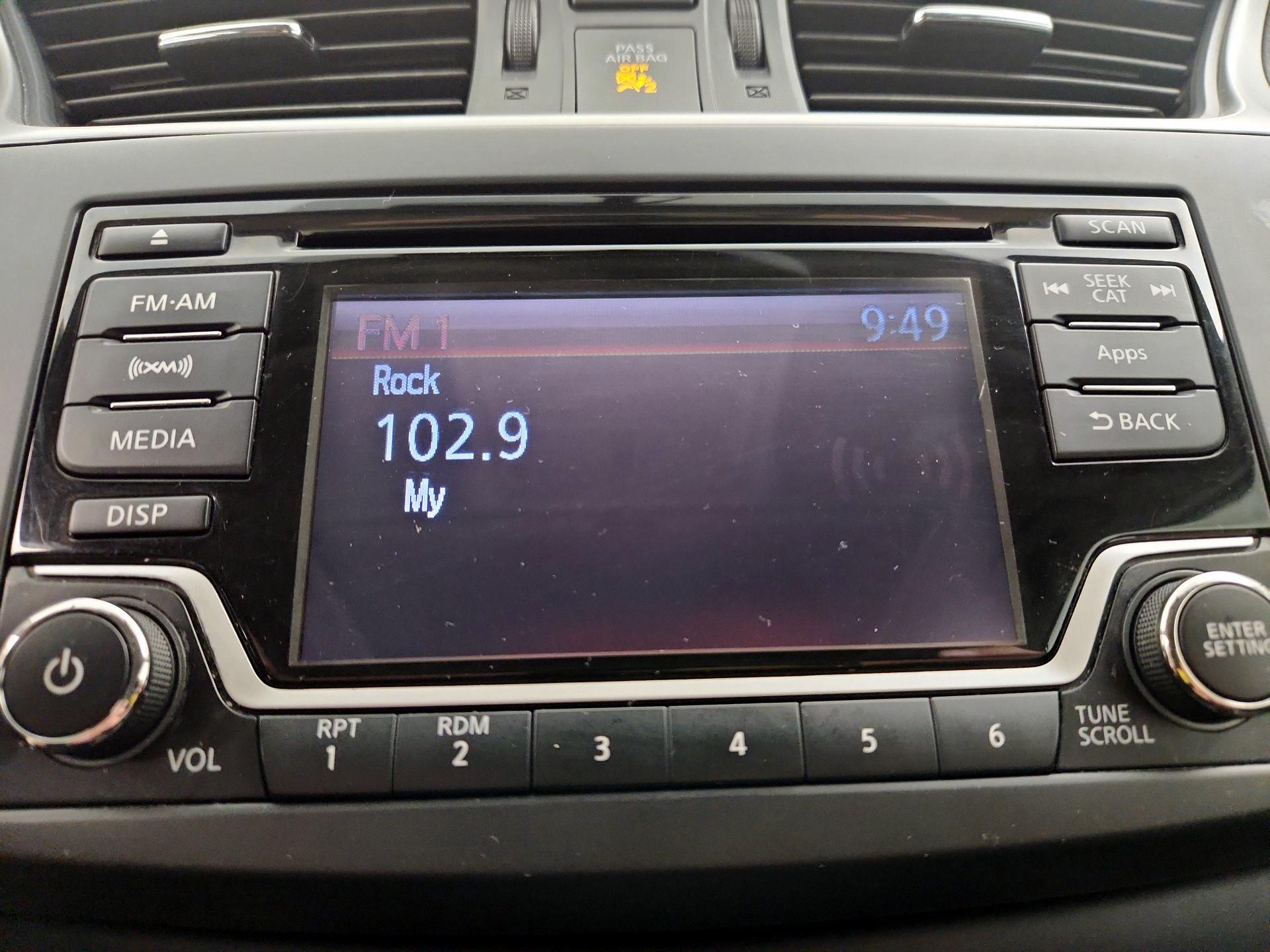 Thumbnail: 2015 Nissan Sentra - 15