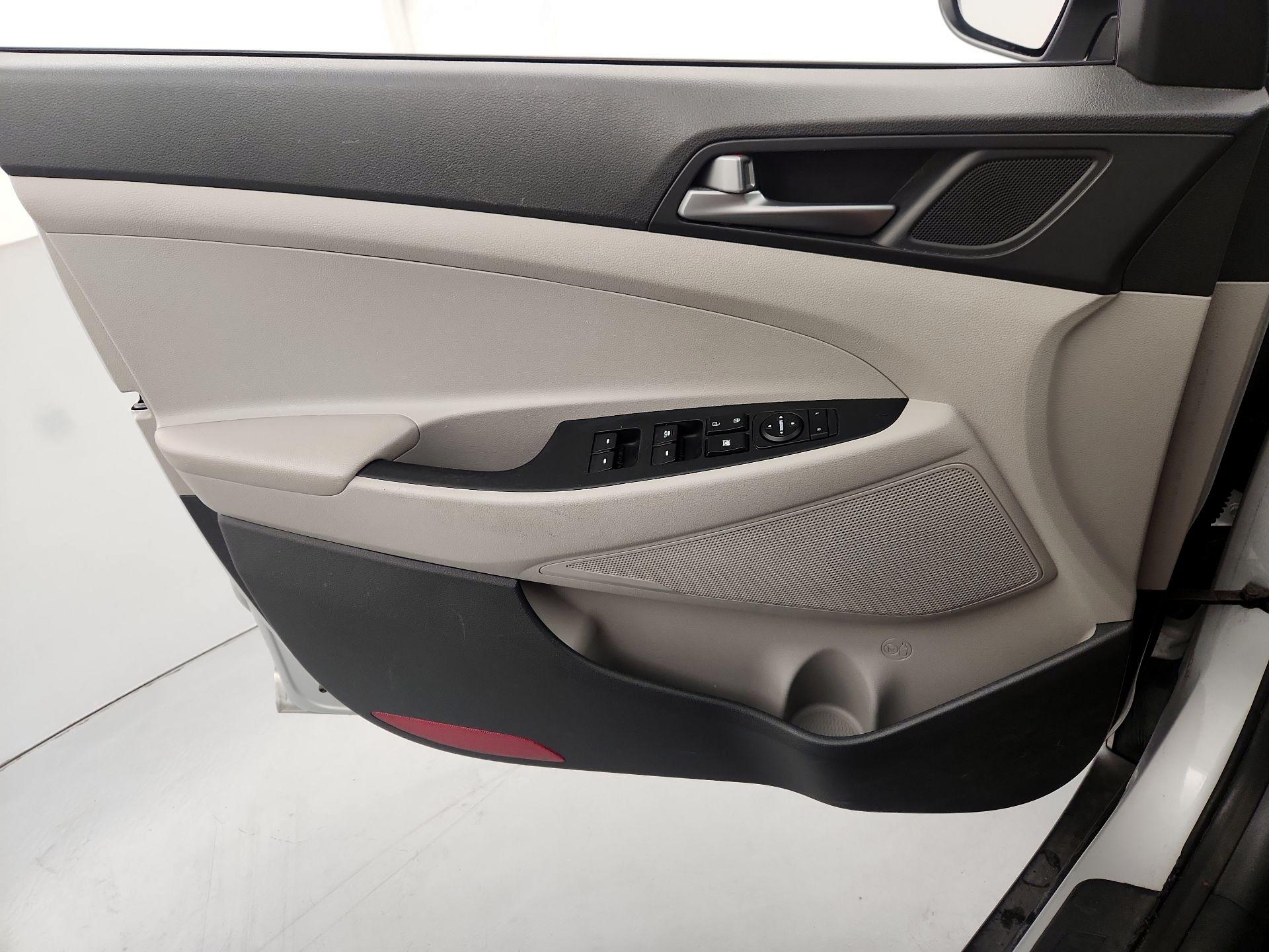 Thumbnail: 2016 Hyundai Tucson - 12