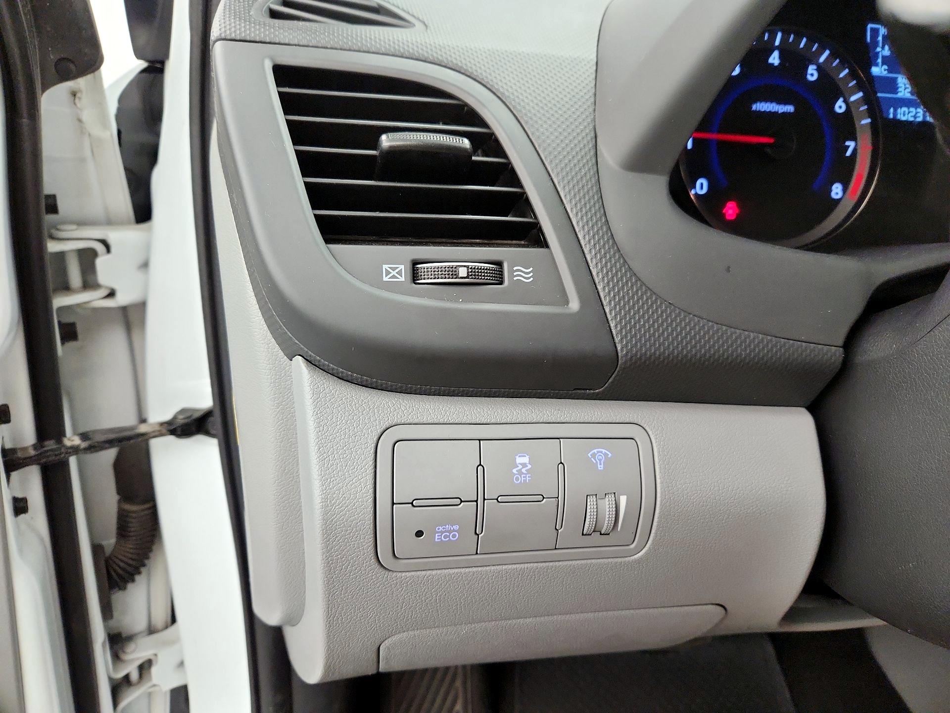 Thumbnail: 2015 Hyundai Accent - 13