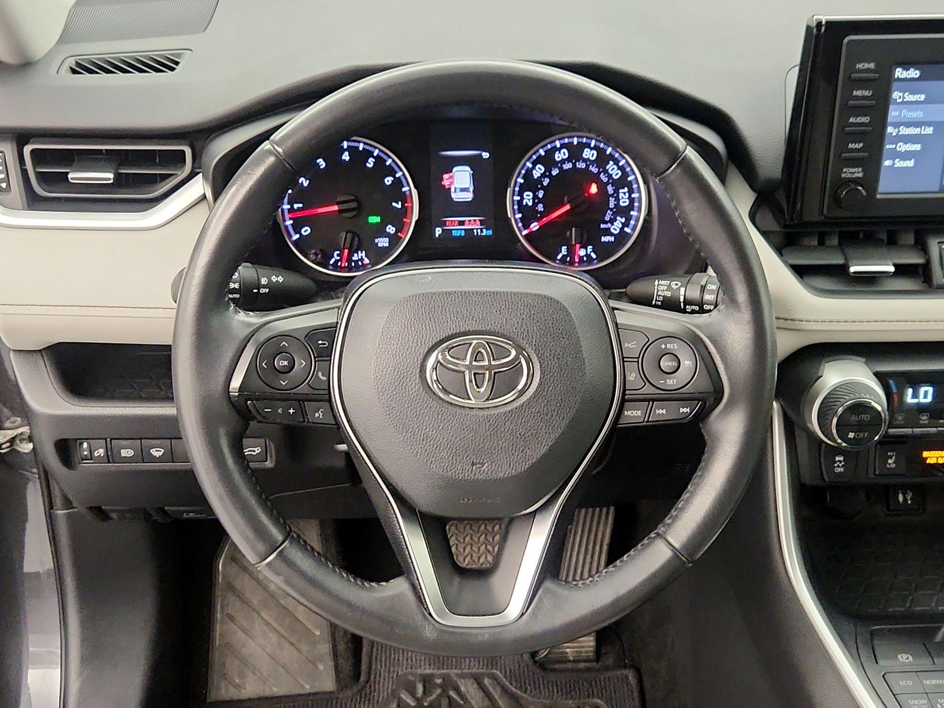 Thumbnail: 2019 Toyota RAV4 - 10