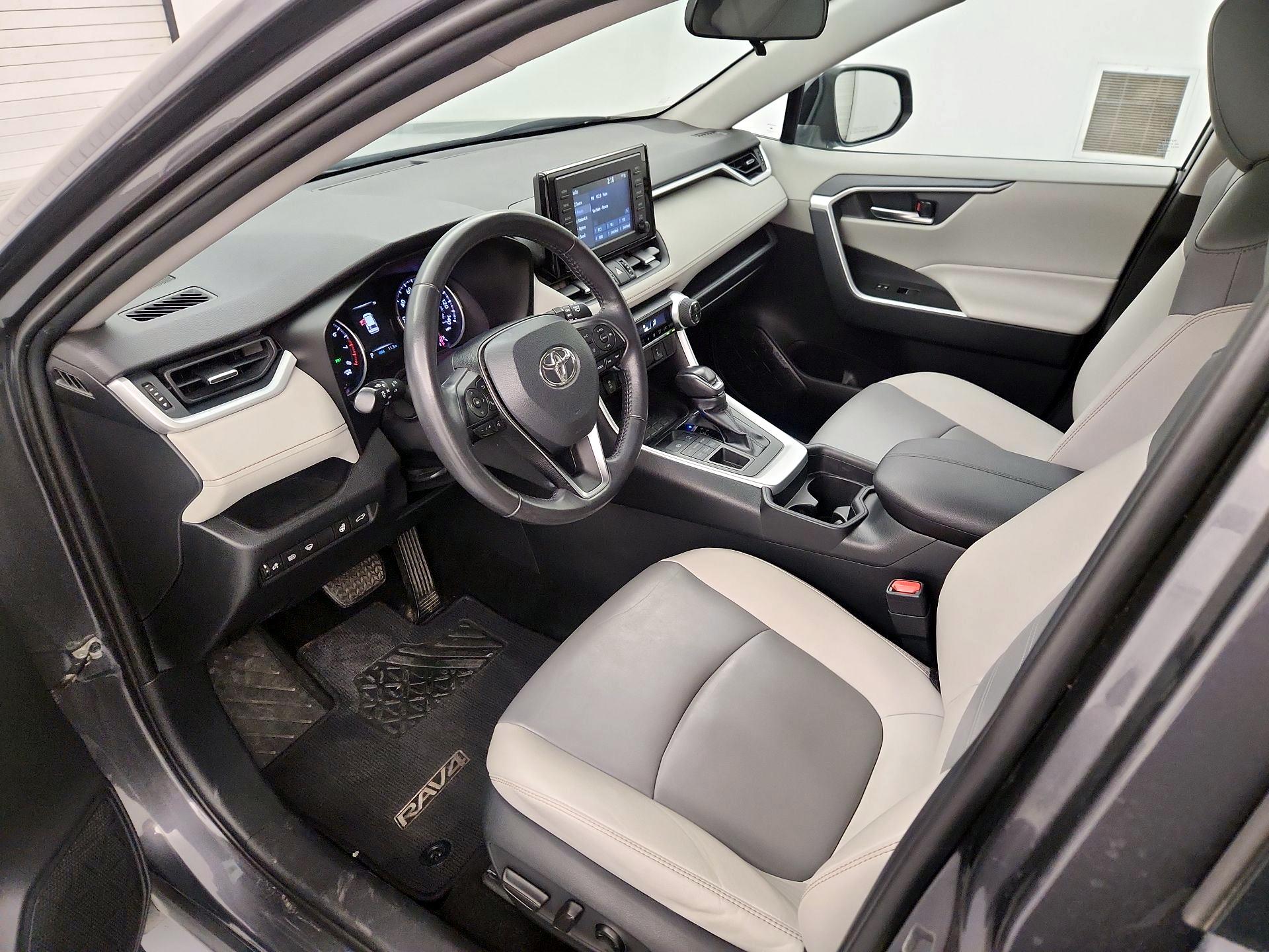 Thumbnail: 2019 Toyota RAV4 - 11