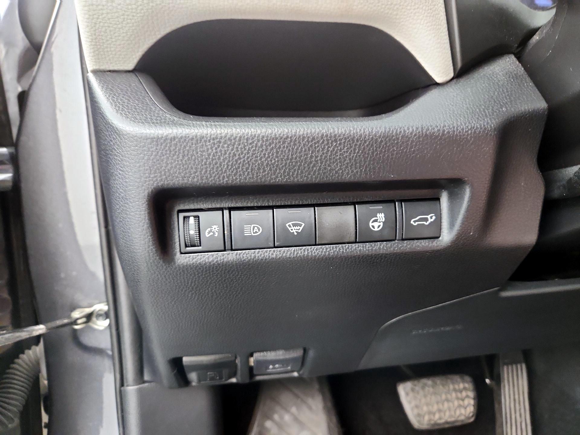 Thumbnail: 2019 Toyota RAV4 - 13