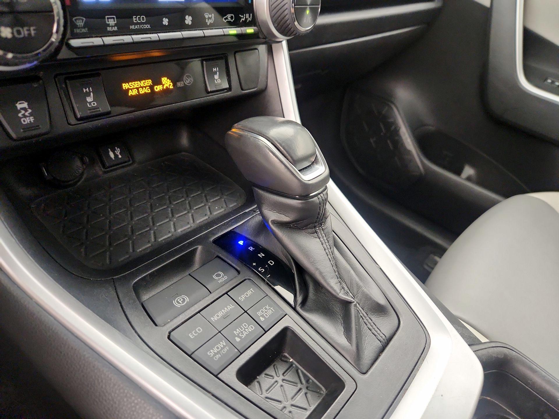 Thumbnail: 2019 Toyota RAV4 - 17