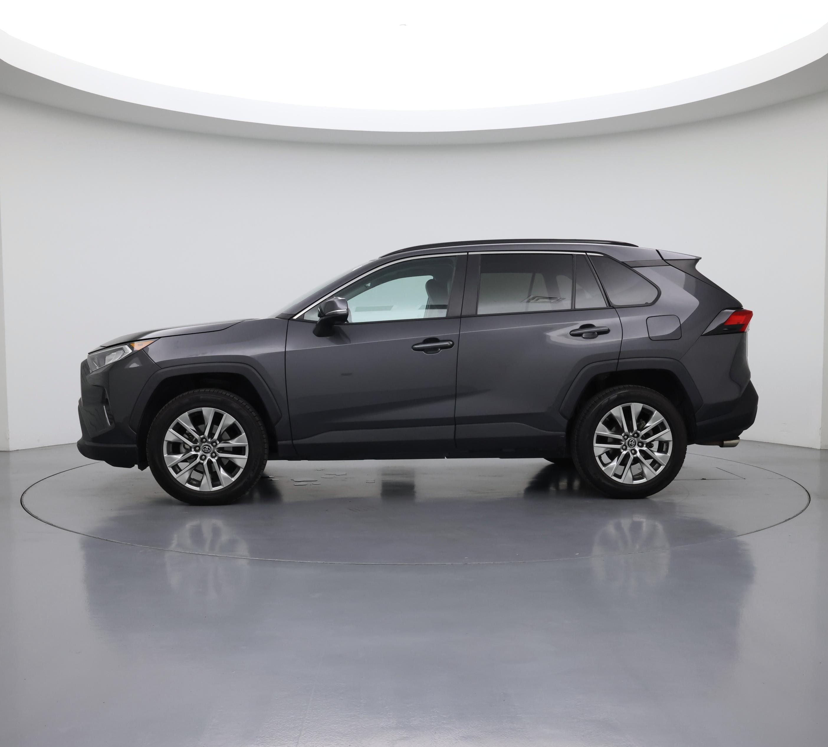 Thumbnail: 2019 Toyota RAV4 - 3