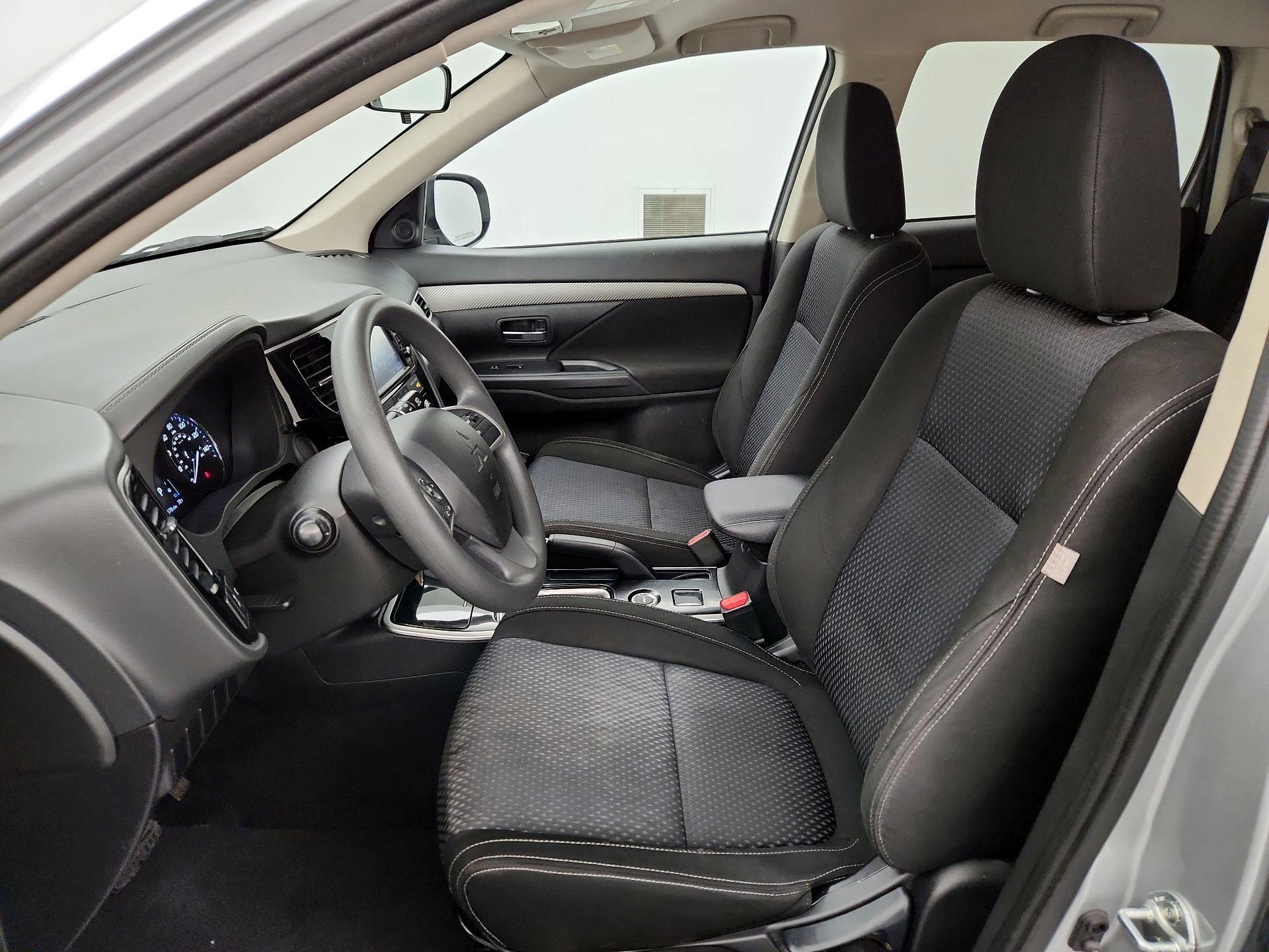 Thumbnail: 2018 Mitsubishi Outlander - 11