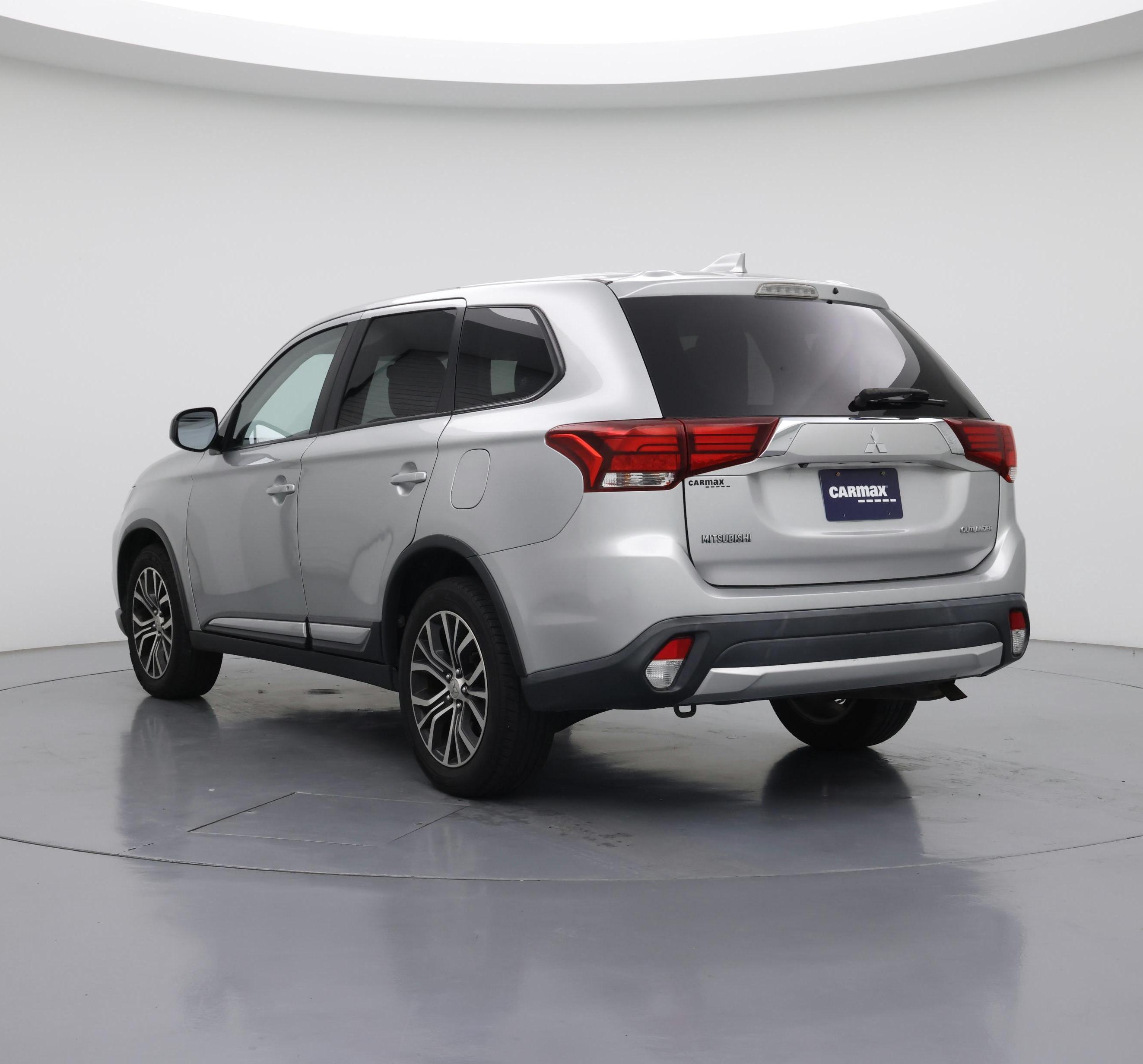 Thumbnail: 2018 Mitsubishi Outlander - 2