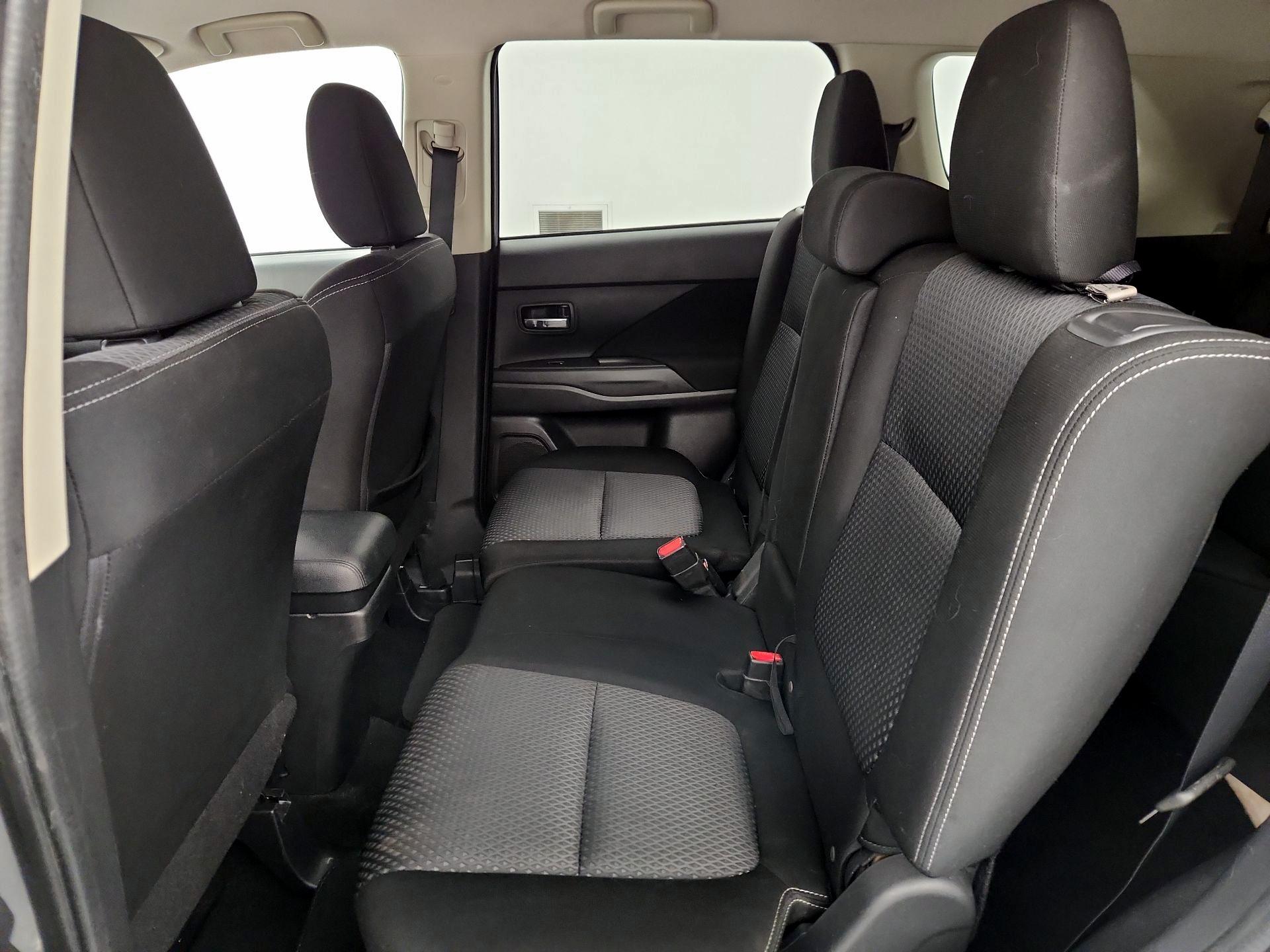 Thumbnail: 2018 Mitsubishi Outlander - 19