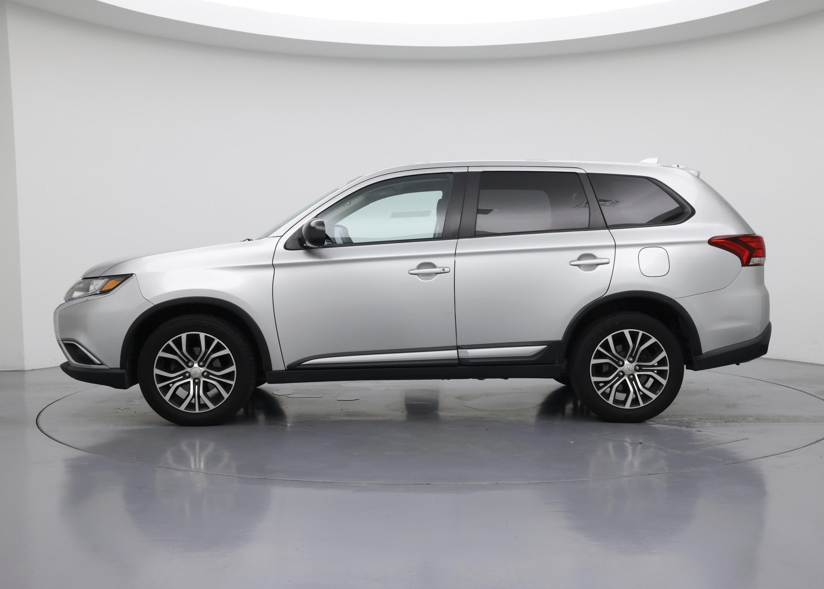 Thumbnail: 2018 Mitsubishi Outlander - 3