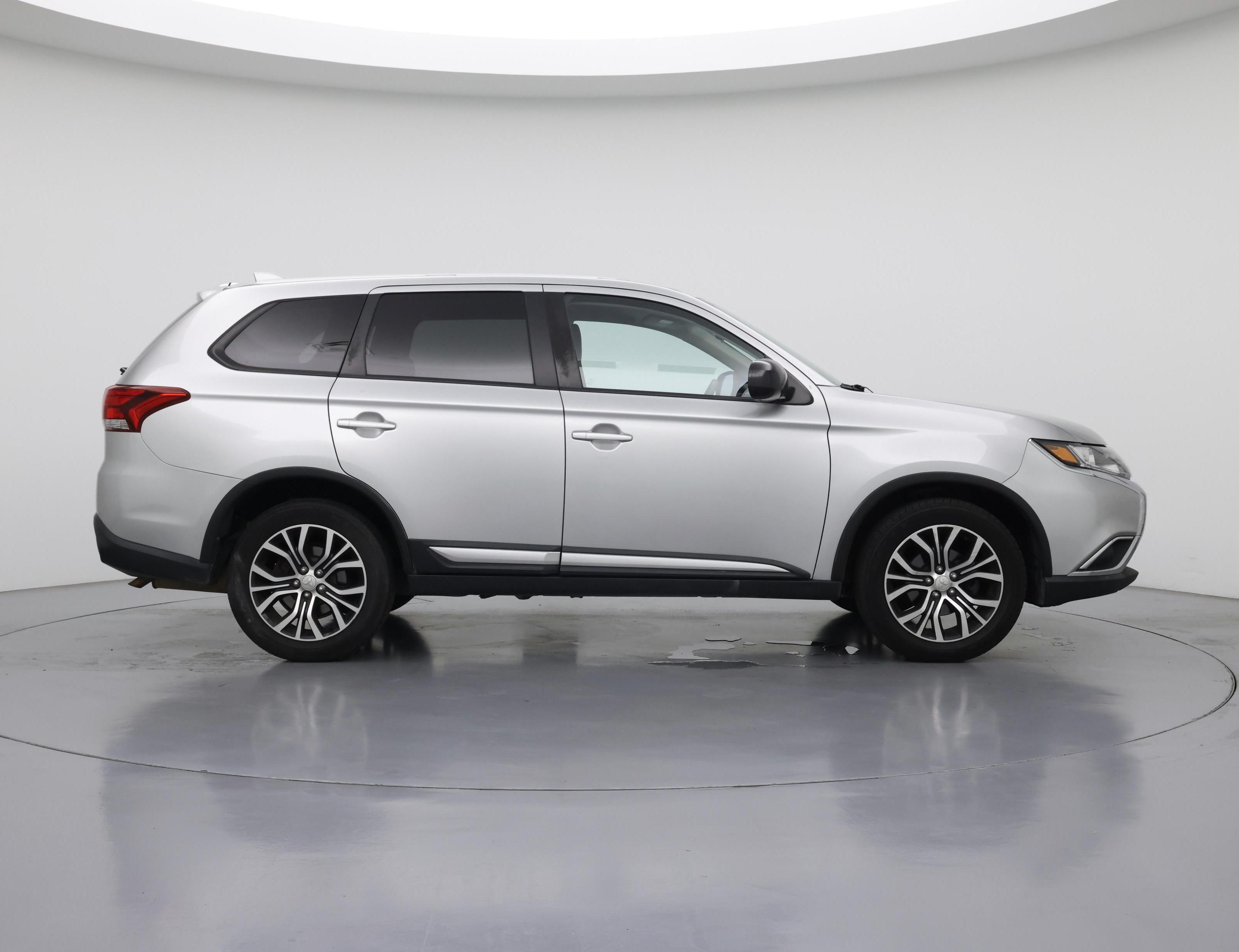 Thumbnail: 2018 Mitsubishi Outlander - 7