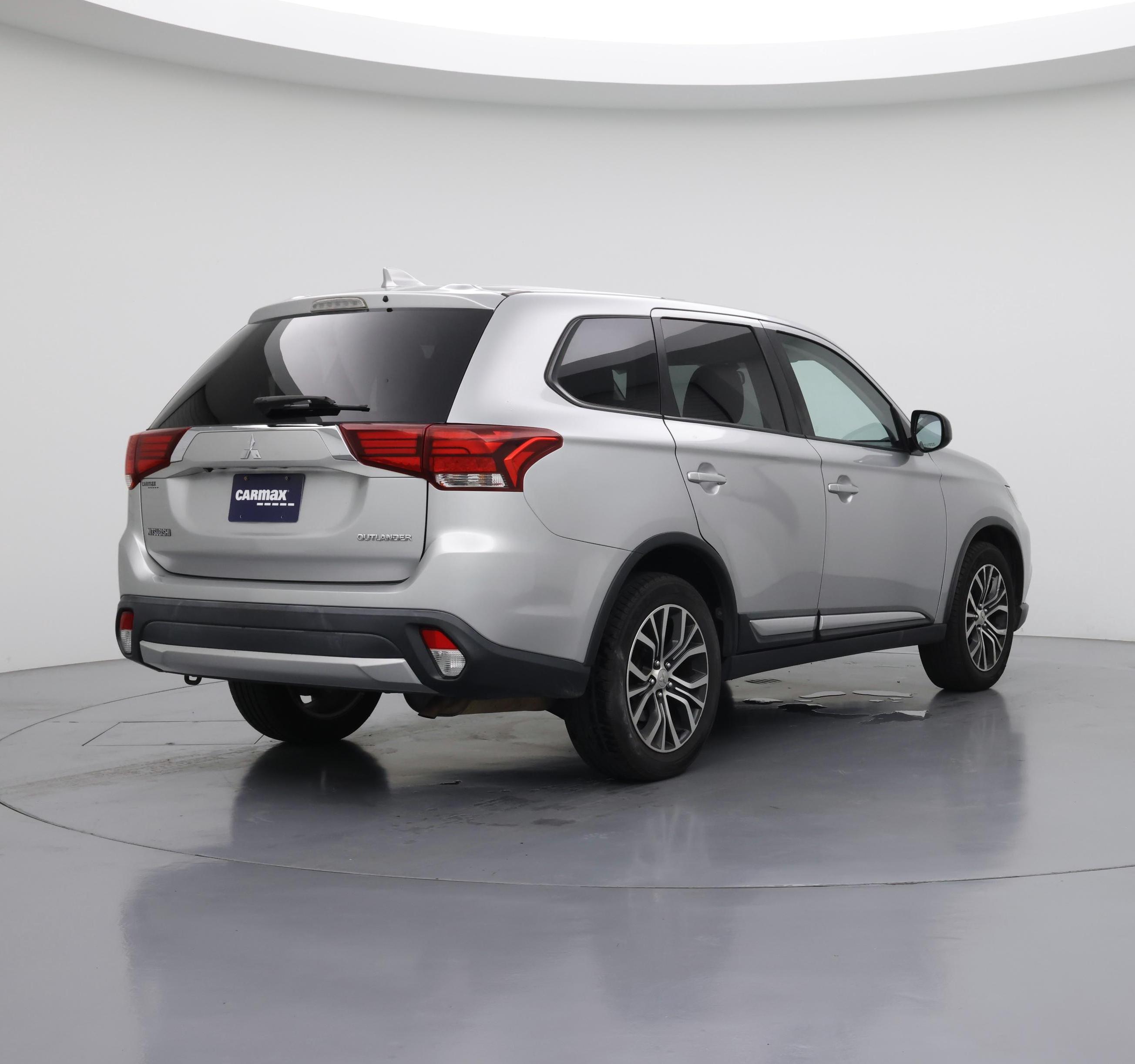 Thumbnail: 2018 Mitsubishi Outlander - 8