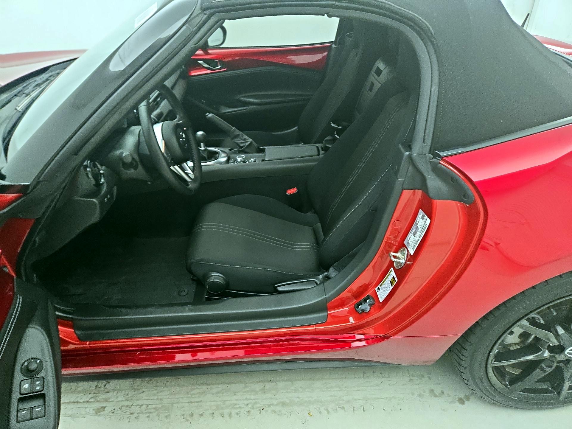 Thumbnail: 2021 Mazda MX-5 Miata - 11