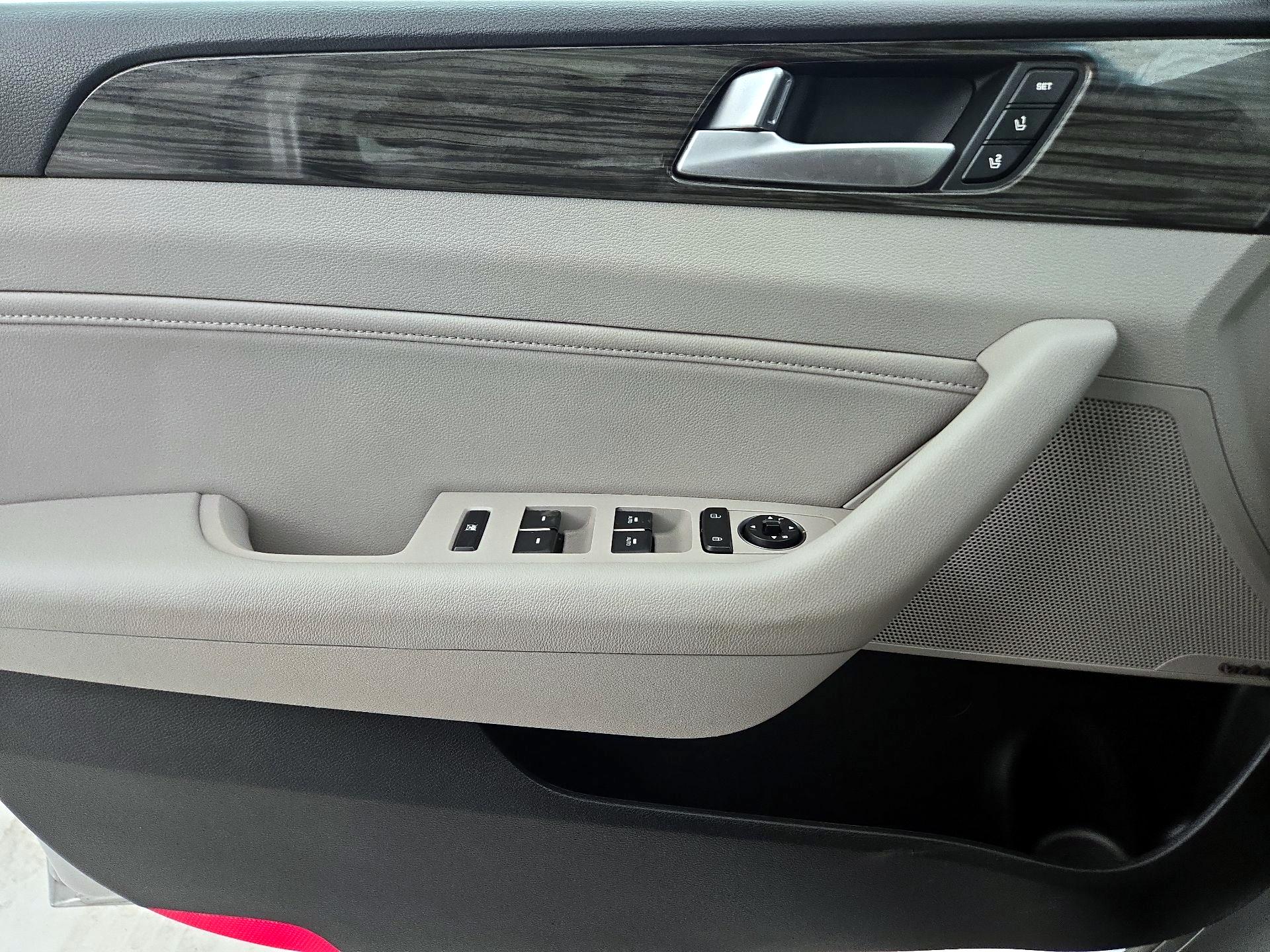 Thumbnail: 2015 Hyundai Sonata - 12