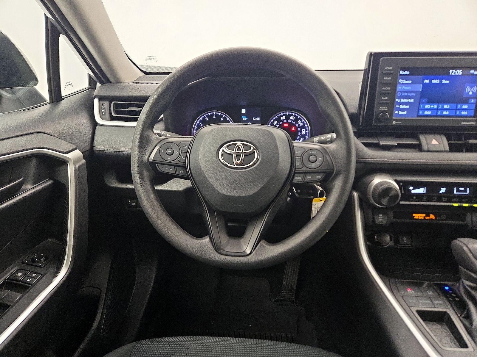 2021 Toyota RAV4 LE - Photo 11