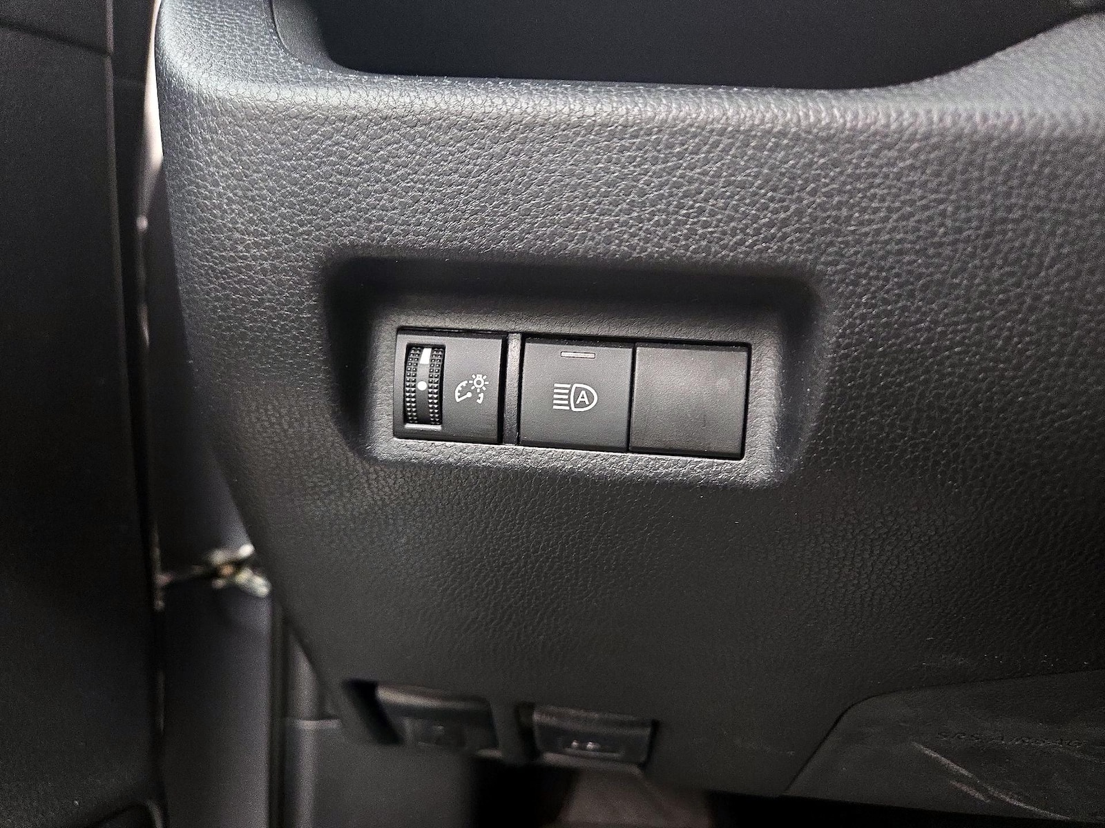 2021 Toyota RAV4 LE - Photo 14