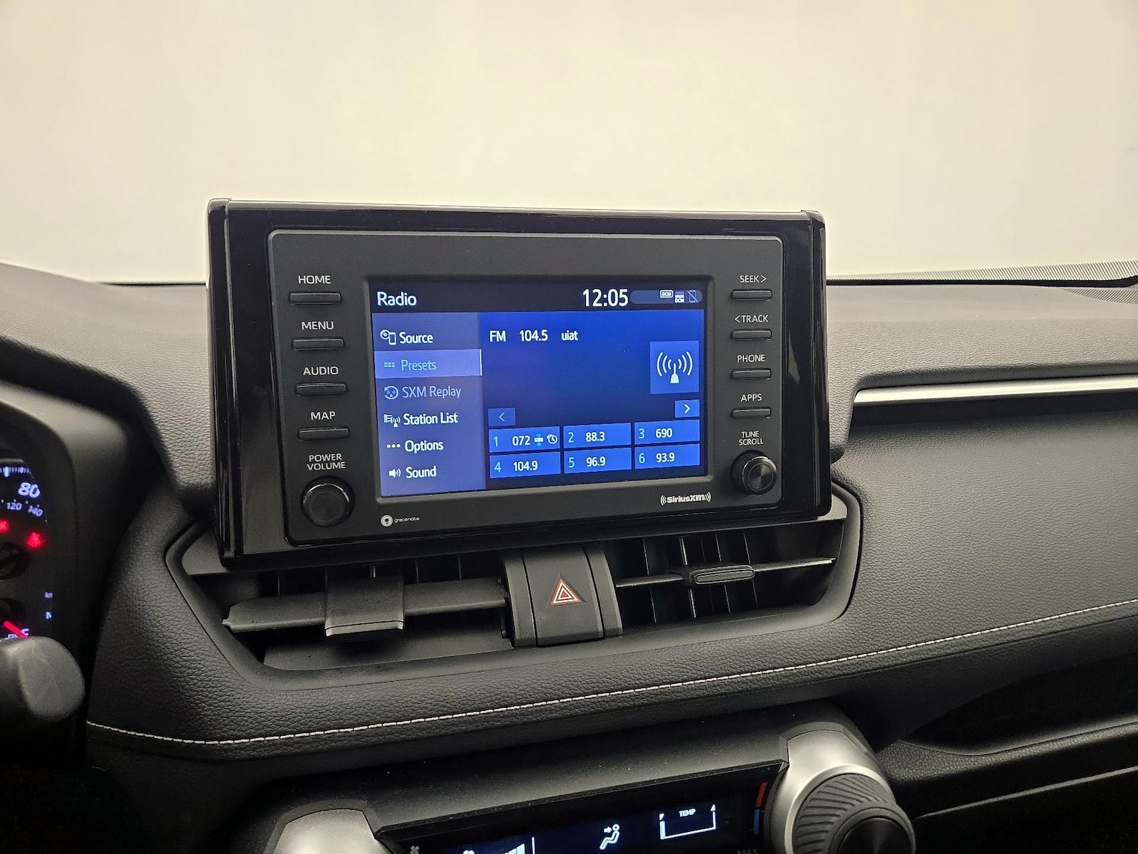 2021 Toyota RAV4 LE - Photo 16
