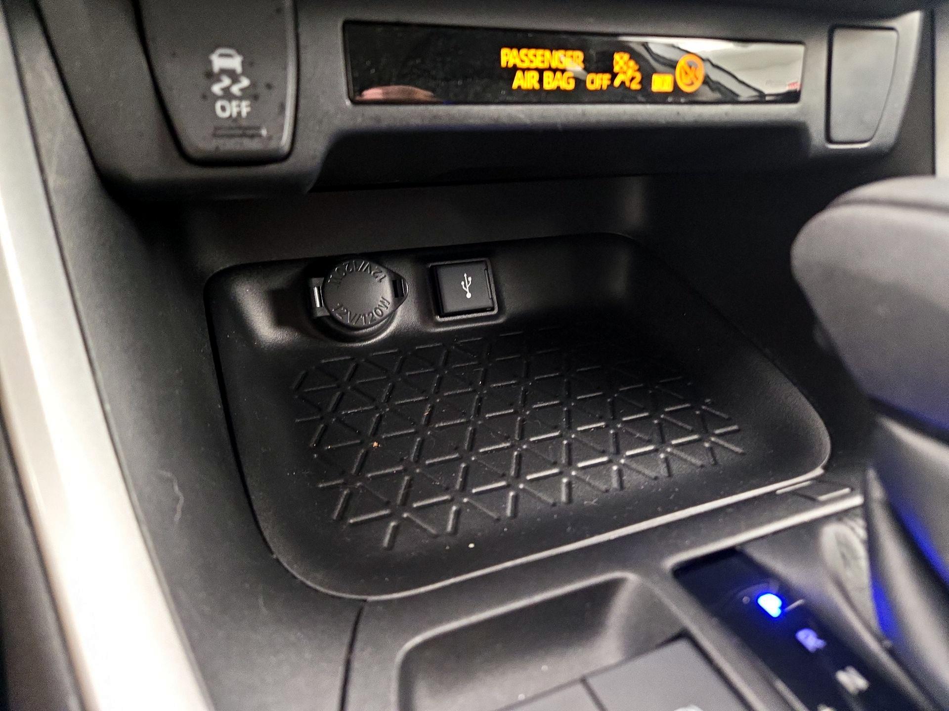 Thumbnail: 2021 Toyota RAV4 - 18