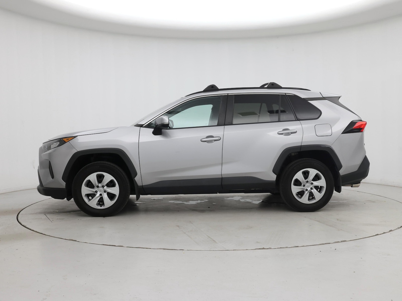 2021 Toyota RAV4 LE - Photo 4