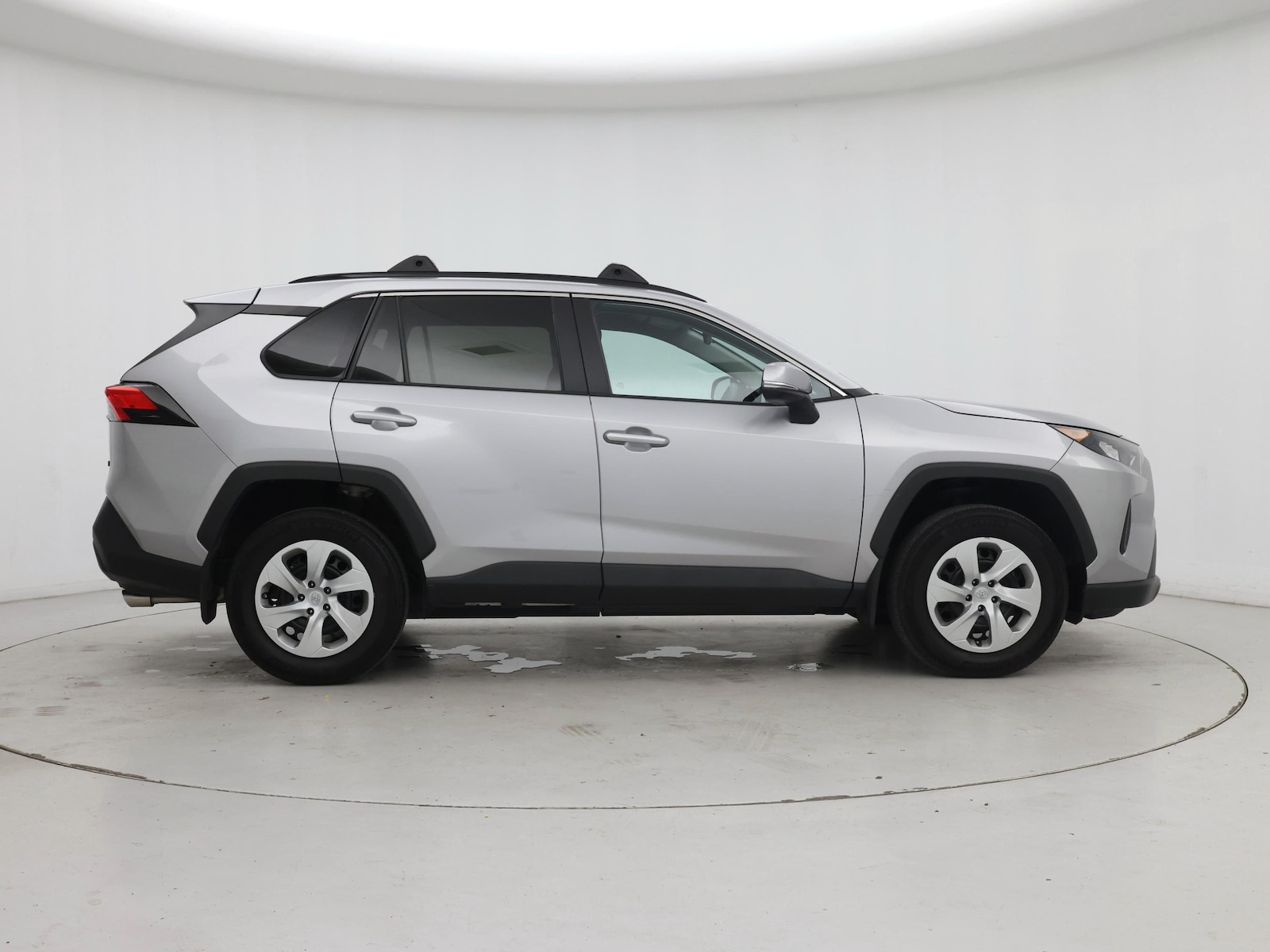 2021 Toyota RAV4 LE - Photo 8